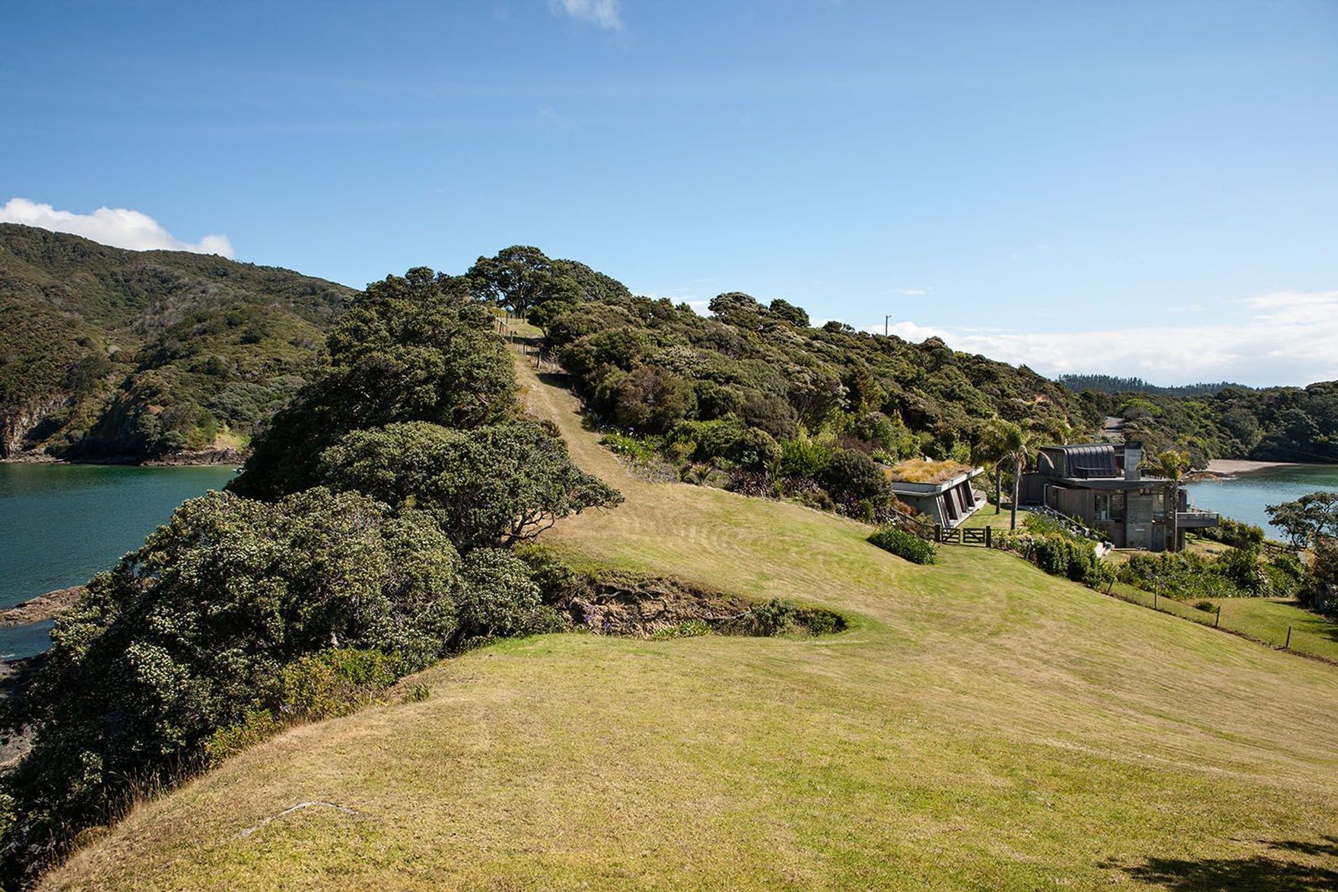 Rawhiti Bach