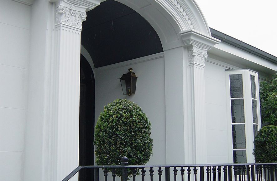 Entrance With Cornice Moulding