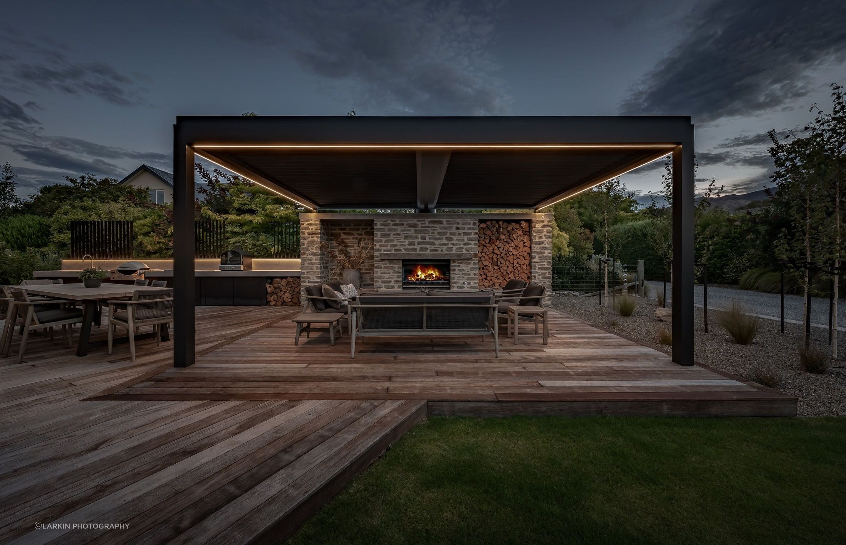 The outdoor pavilion was designed as a separate form to the home, to give the sense of having another entertaining spot to utilise like you would on a resort.
