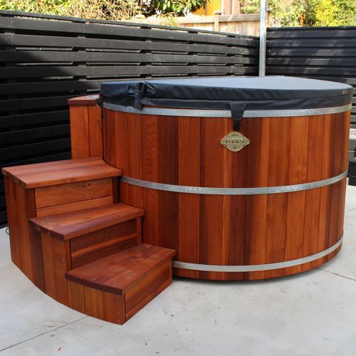 6 Foot Cedar Hot Tub with Stairs