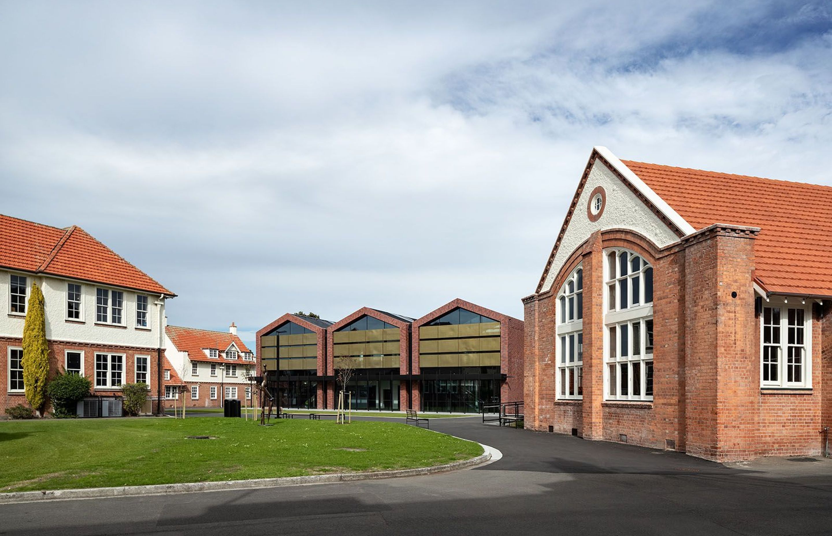 The triple-gabled brick roof form on the new Administration Building refers to the gables on the existing heritage buildings.