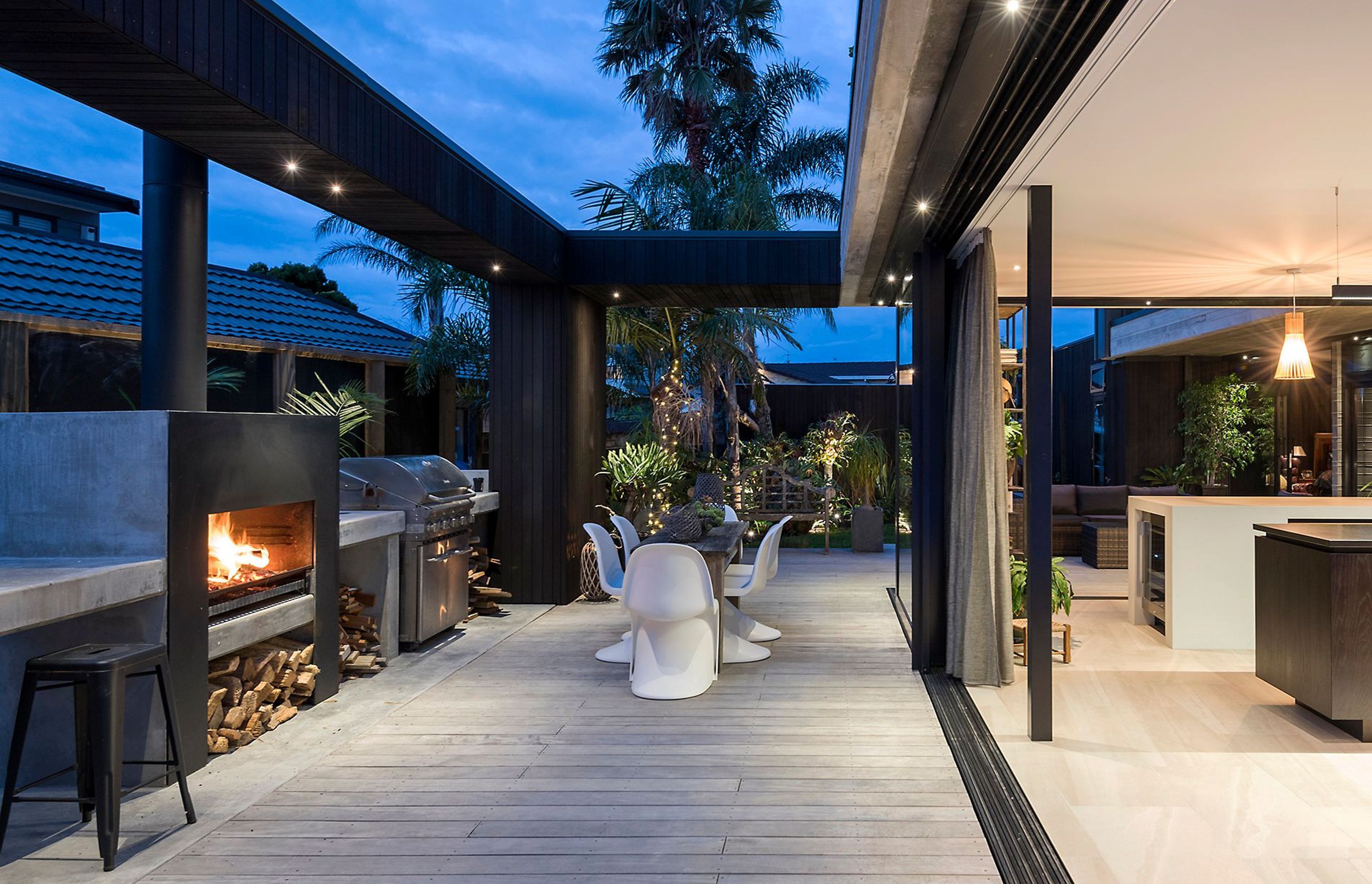 The outdoor kitchen and dining area flows directly into the internal kitchen via sliding doors that can be pushed completely back and out of the way.