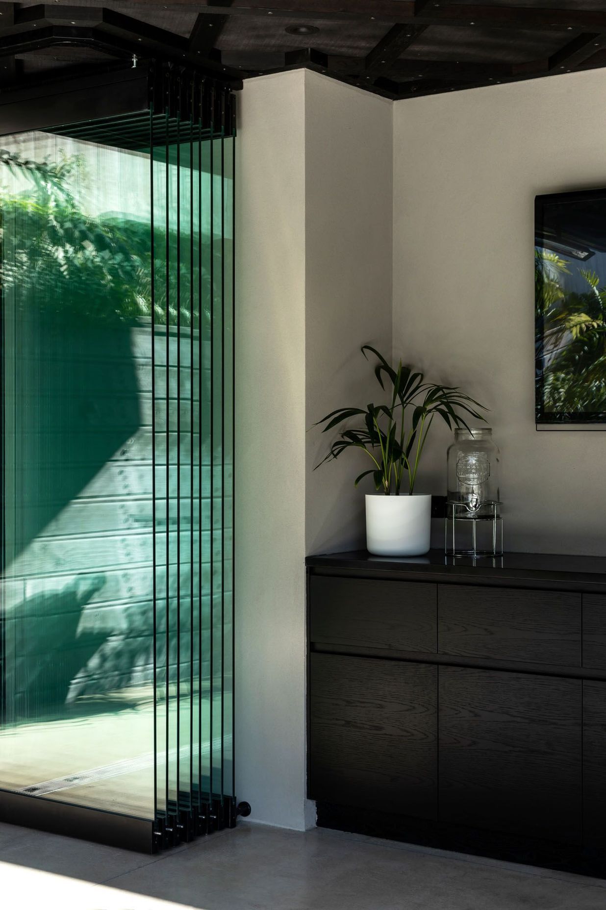 Stacking glass doors can be used to completely enclose the outdoor area, effectively turning it into a second lounge.