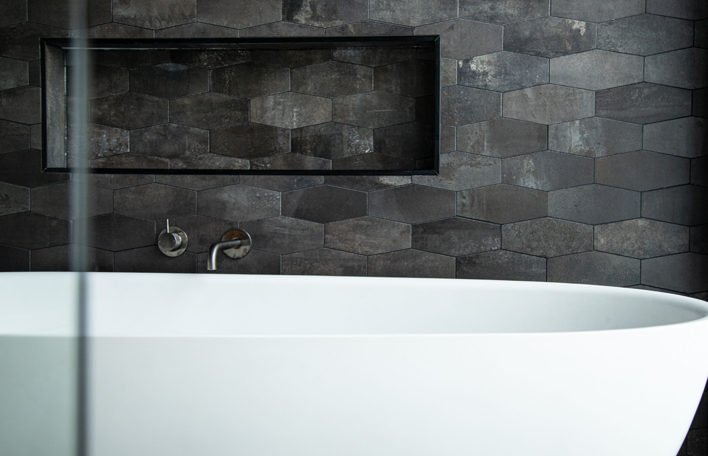 Ensuite Bathroom - contrast between light and dark, textured and smooth