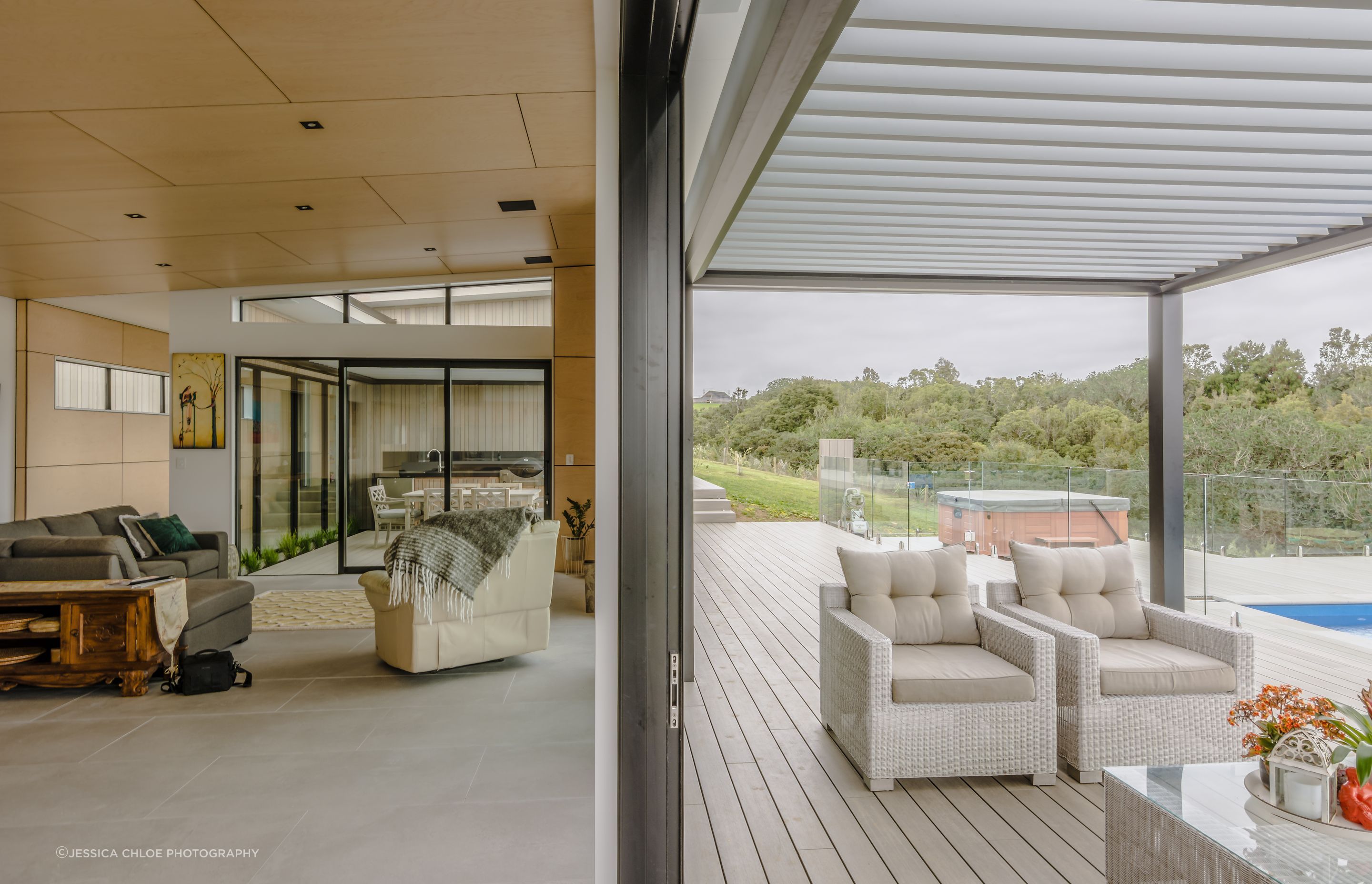 Blonded ply used extensively throughout the interior creates a relaxed easy going bach vibe, while the Louvretec Shade system seamlessly transitions between the interior and exterior.