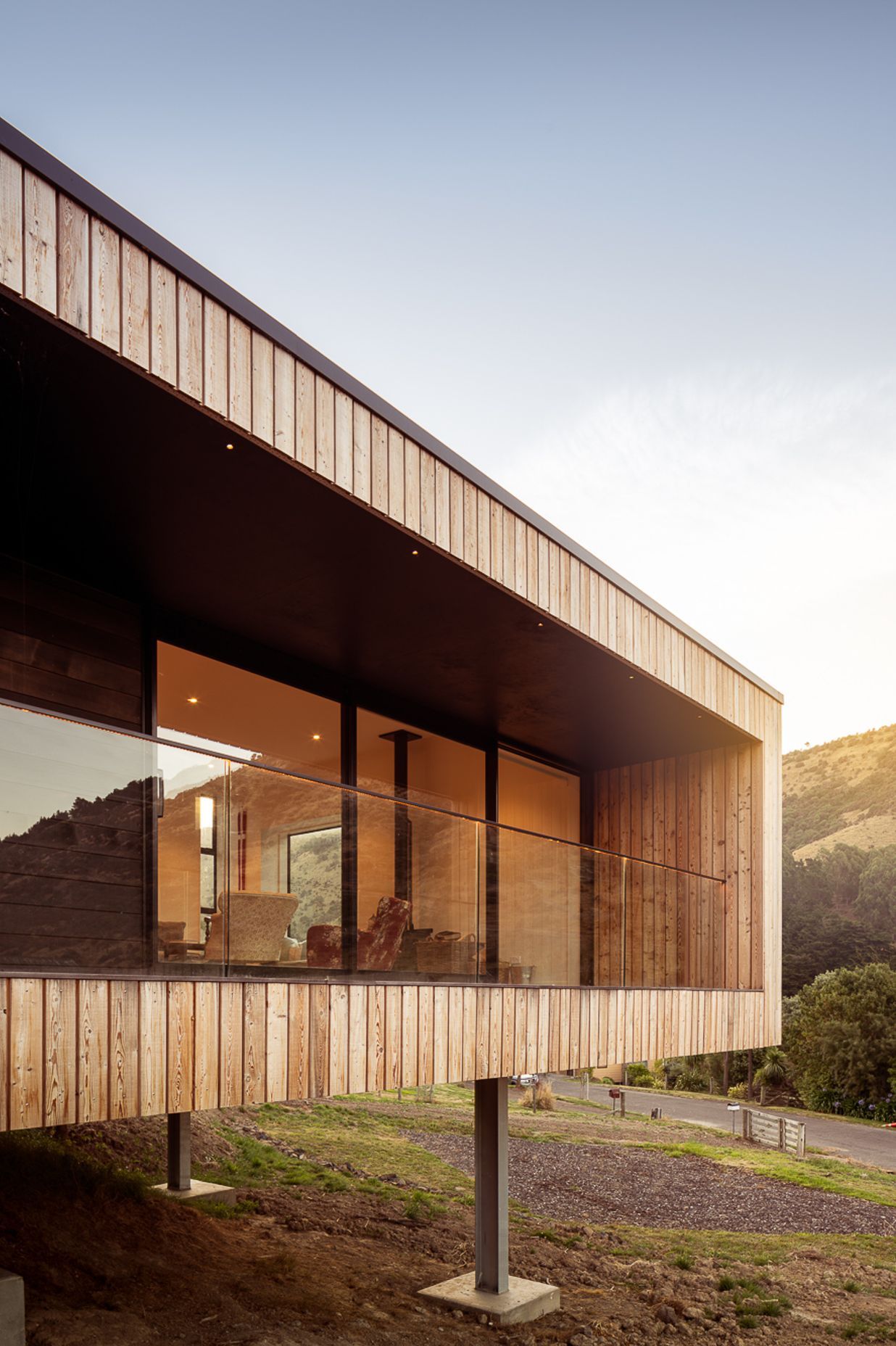 A glass balustrade maximises the view and accentuates the recessive cedar balcony.