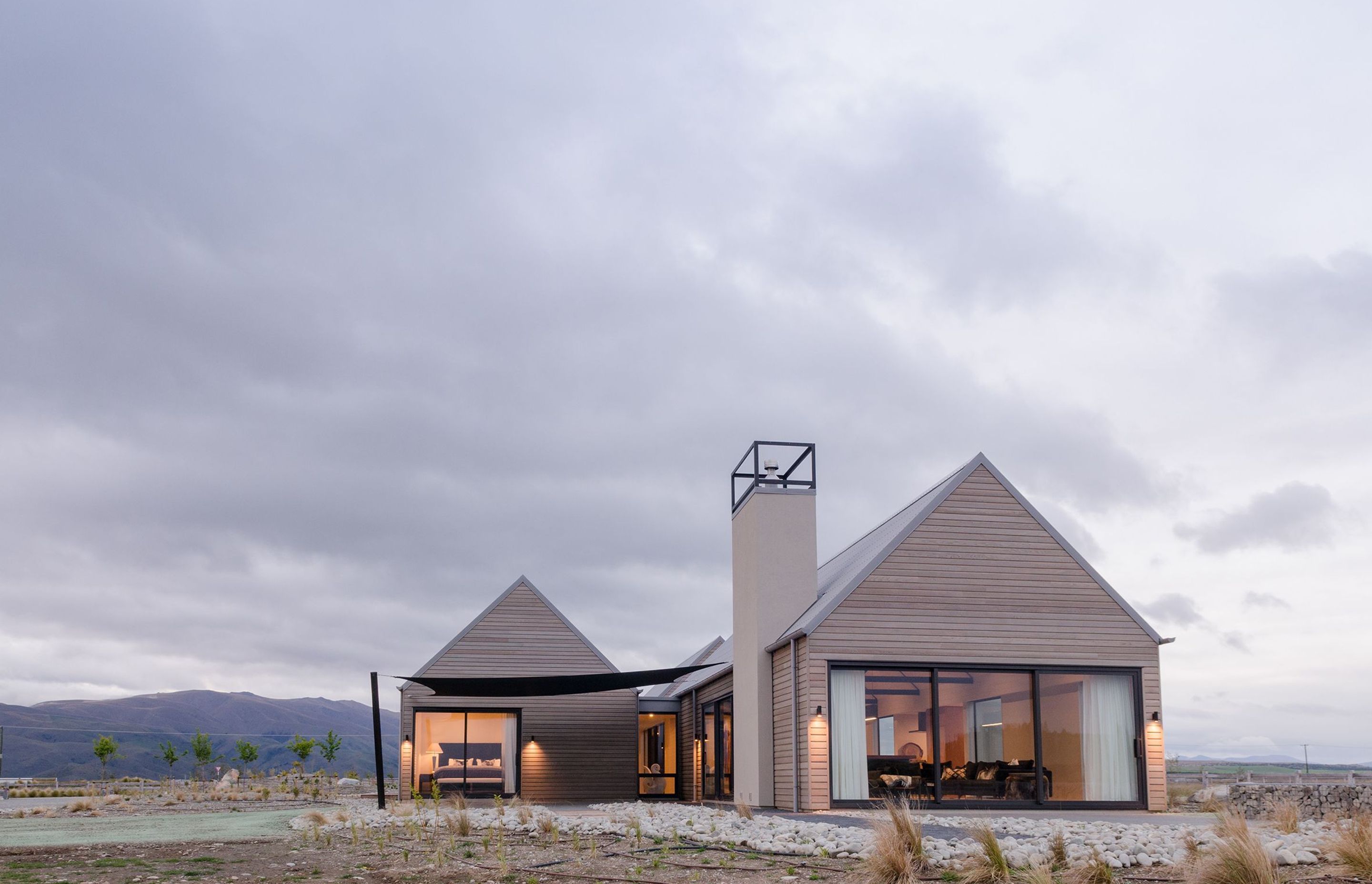 The home nestles nicely into the iconic golden setting of the MacKenzie Country. 