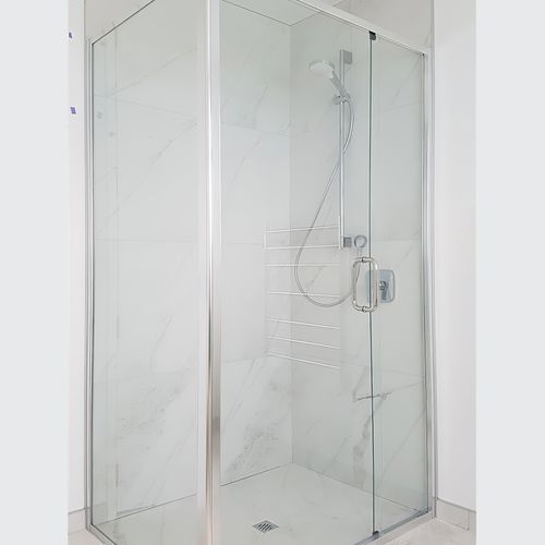 Custom Semi-frameless Showers