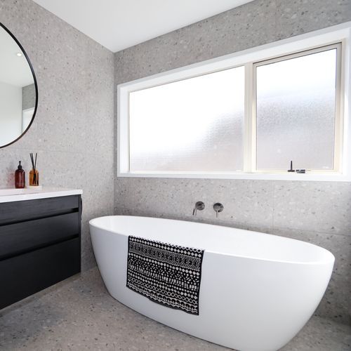 Code Cervo Acrylic Freestanding Bath 1600
