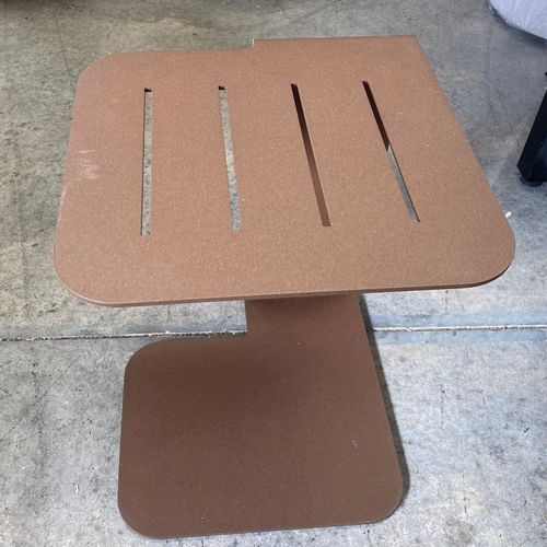 Pul Outdoor Table