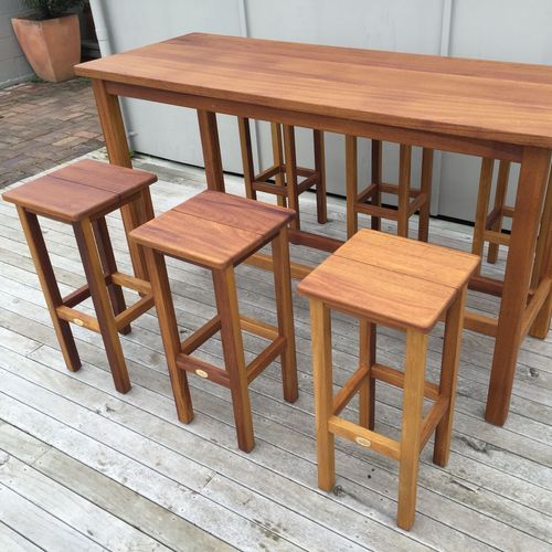 Outdoor Bar Leaner & Stools