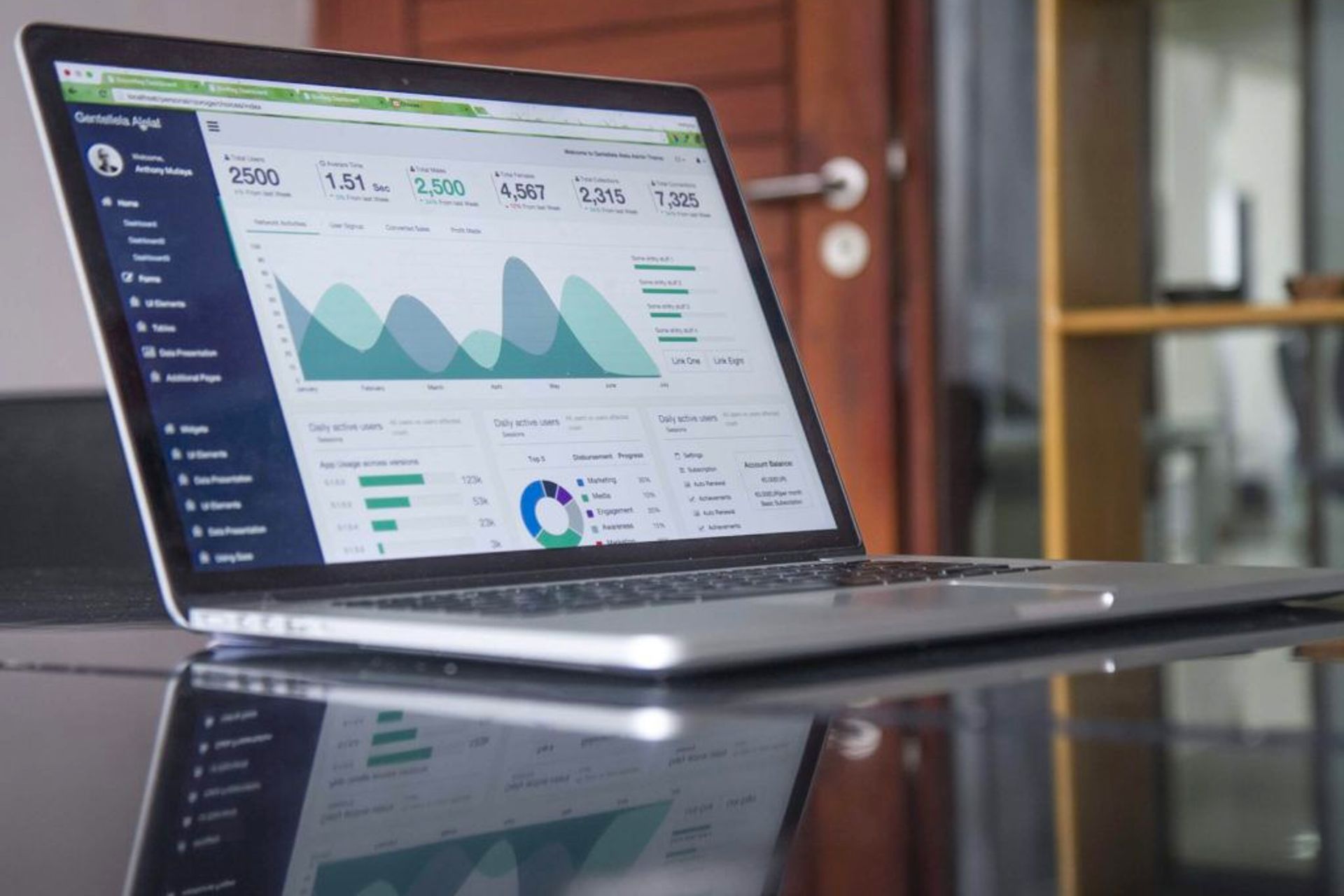 Hero Banner for Stratus