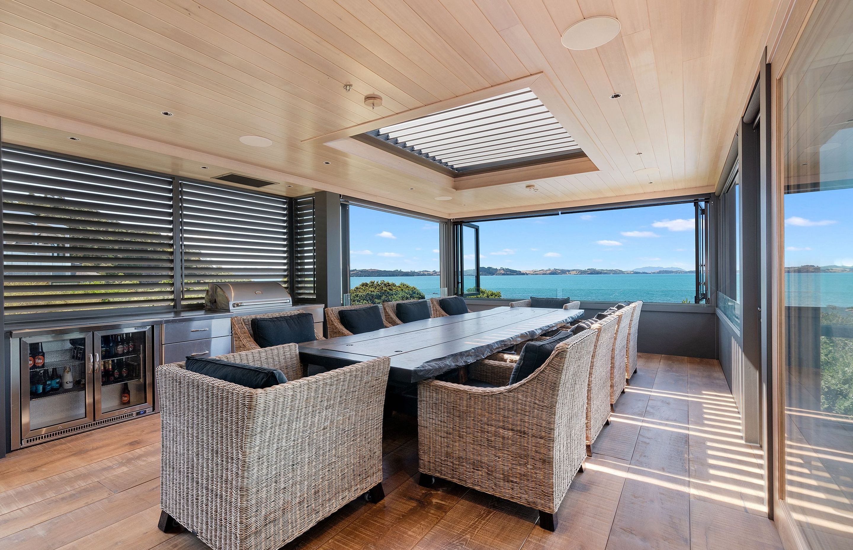 Tongue-and-groove paneling was chosen for the ceiling of the outdoor room to complement the 5000-year-old swamp kauri ‘shuffleboard’ dining table.