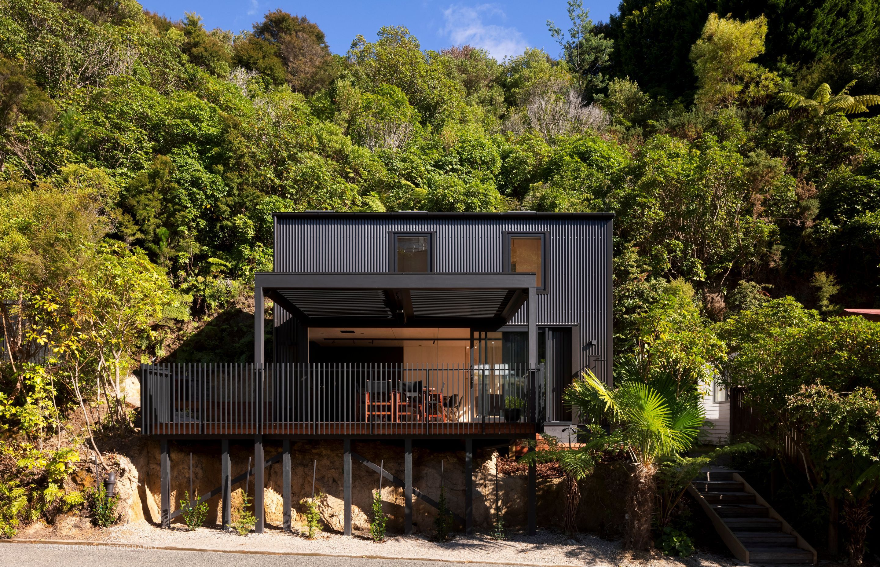 Set within a steep-sided, bush-clad gully on the edge of the Abel Tasman National Park, the building site for this bach, which has replaced the original dwelling, was a 40 sqm platform cut into the foot of the northwest side of the valley.