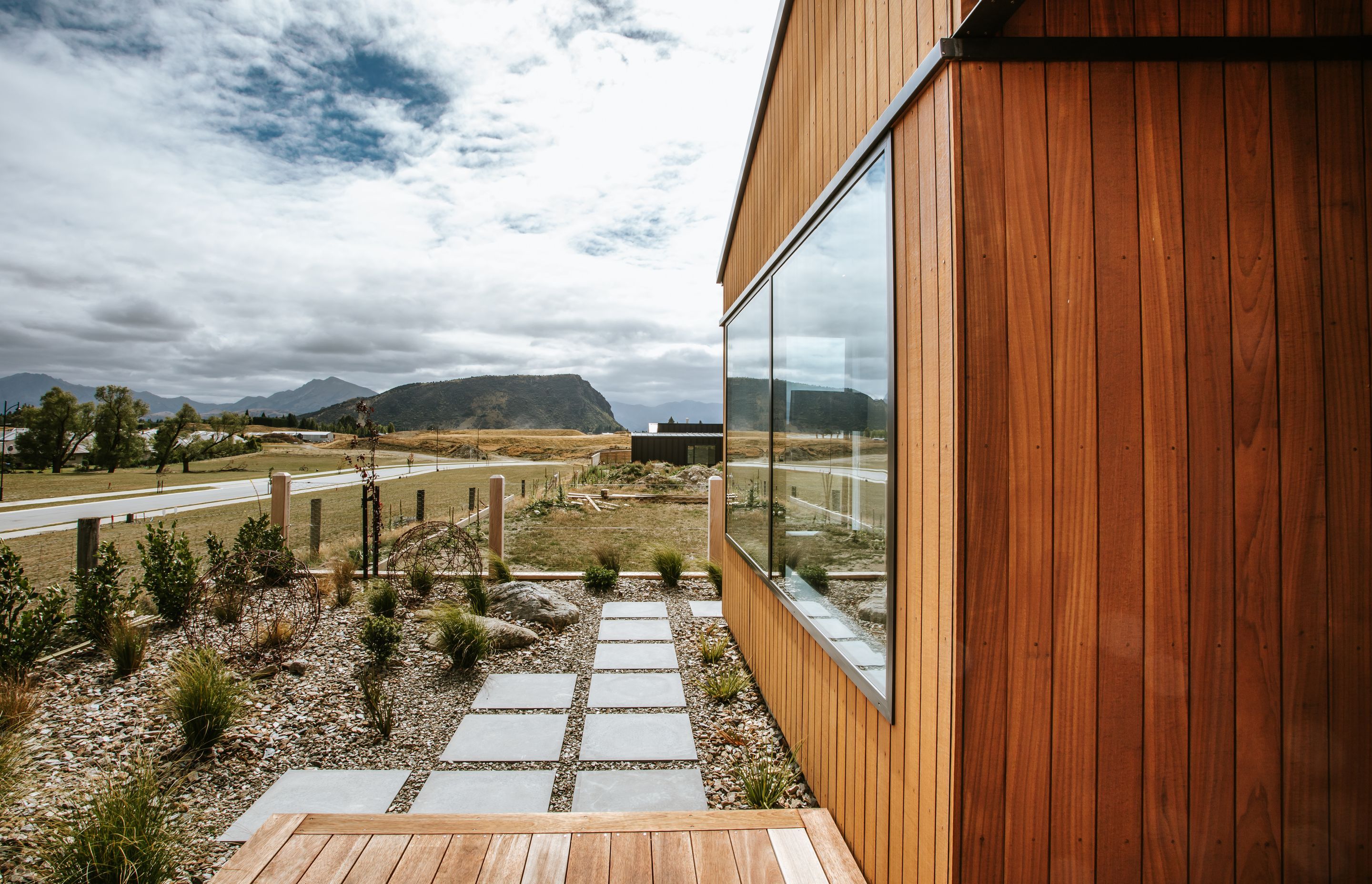 The stunning Wanaka setting provides jaw-dropping vistas from all aspects of the property.