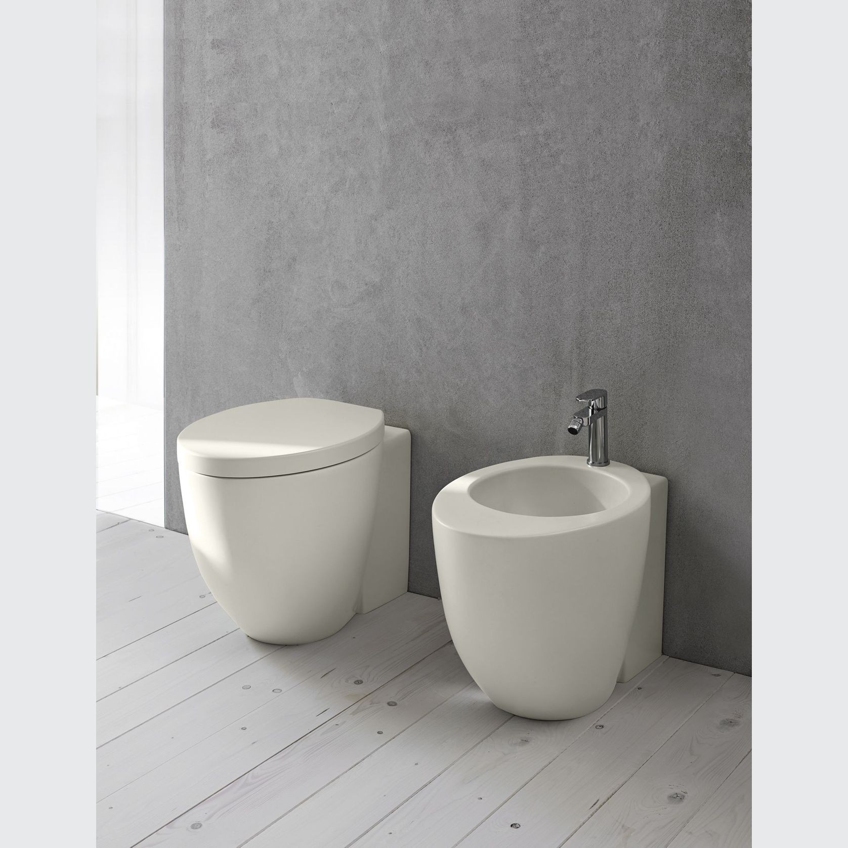 Le Giare Back to Wall Toilet and Bidet by cielo gallery detail image