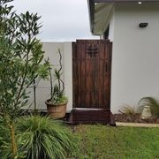 Single Gate Plank Style With Grill gallery detail image