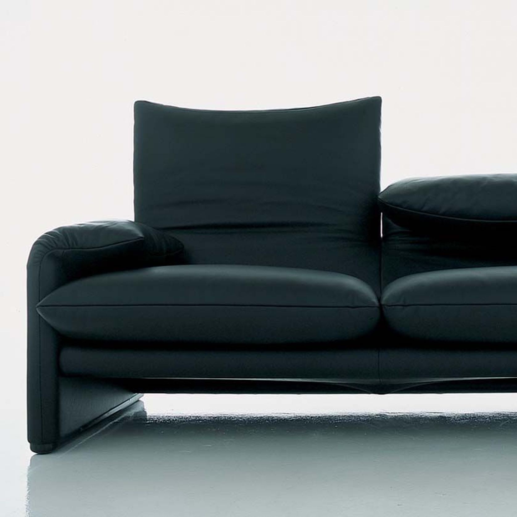 Maralunga Sofa by Cassina  gallery detail image
