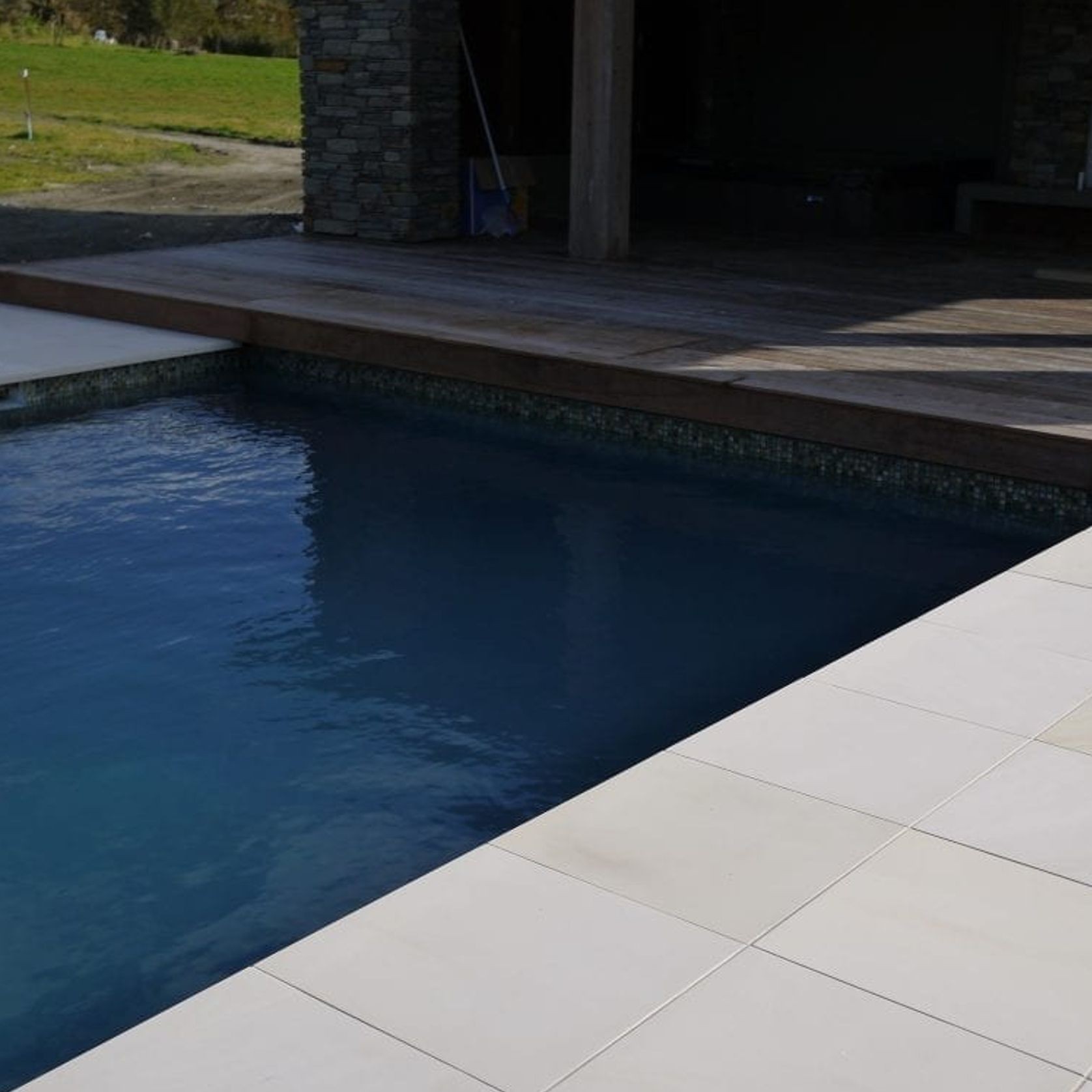 Peach White Sandstone Tile & Coping gallery detail image