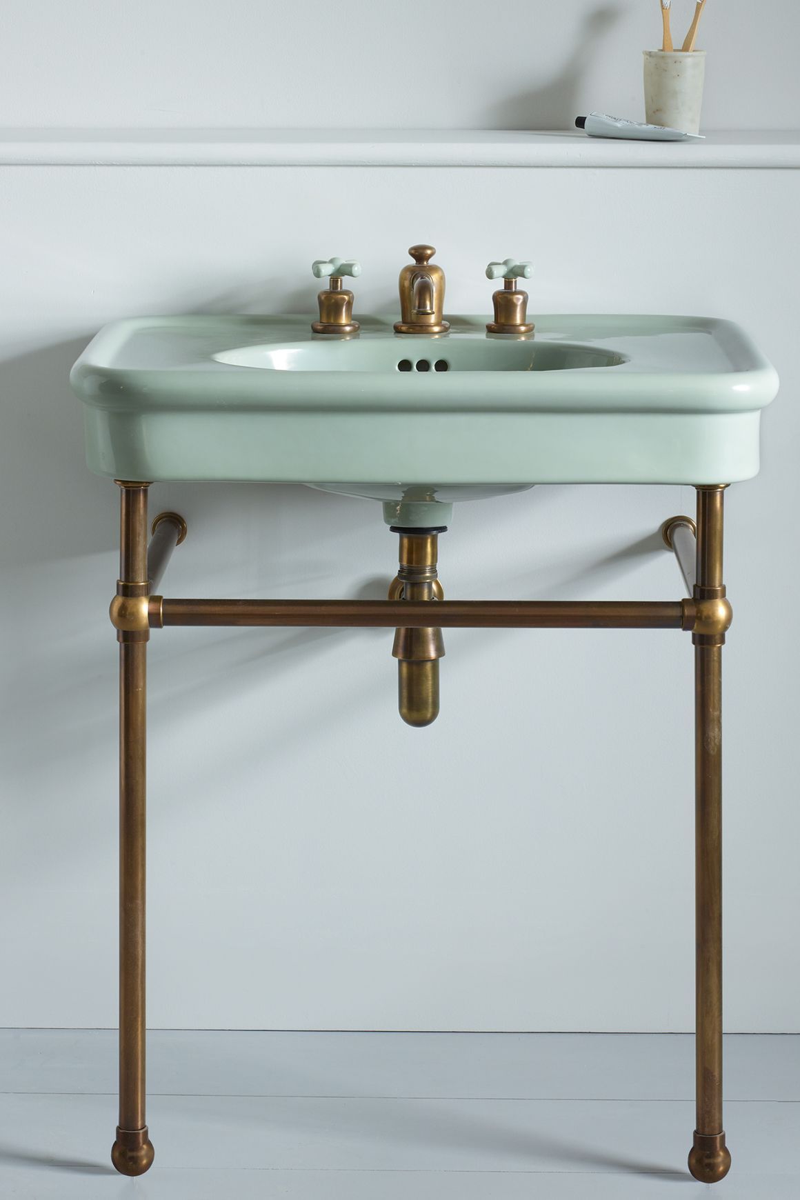 Rockwell Basin on Basin Stand