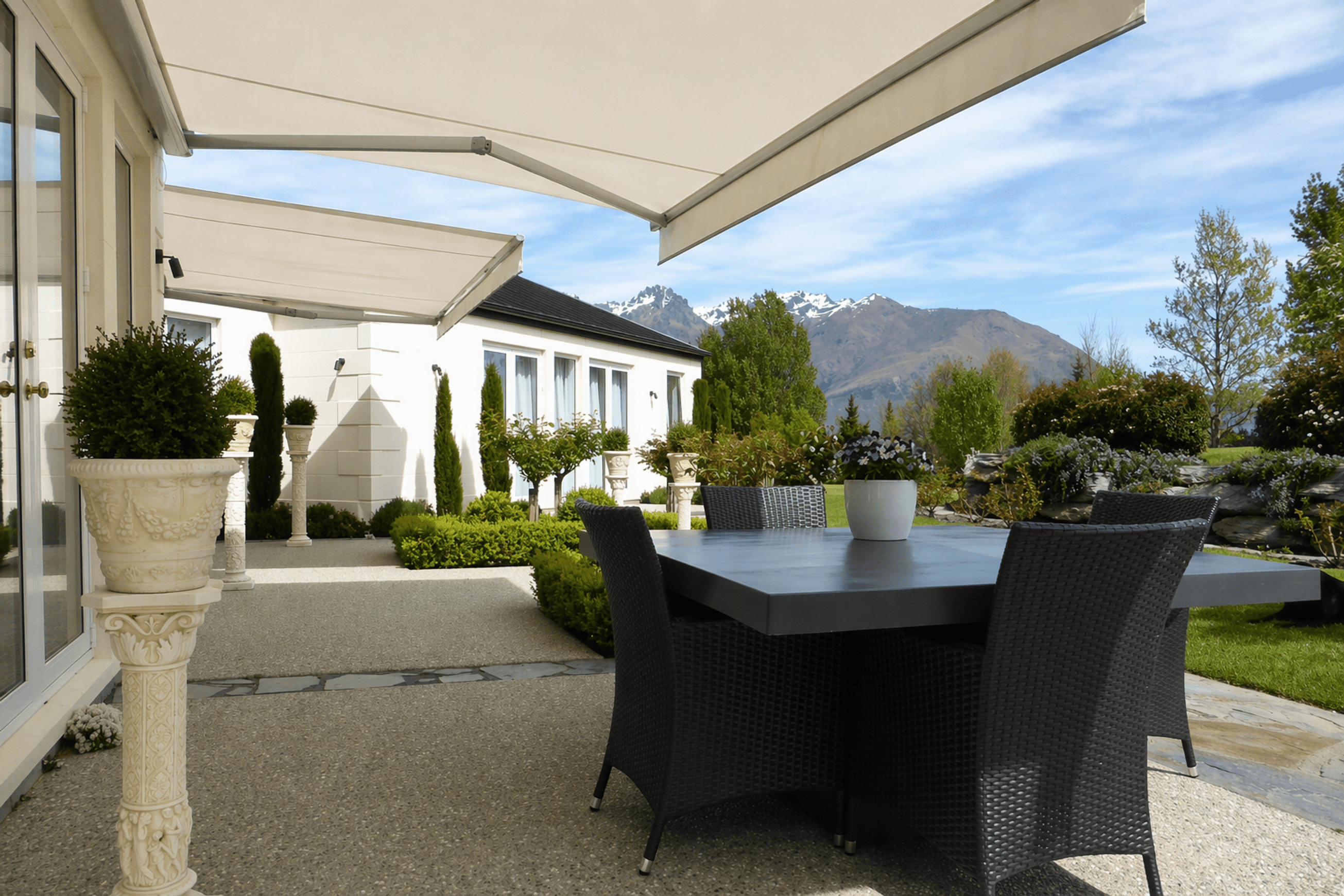 Felicia™ Retractable Cassette Awning