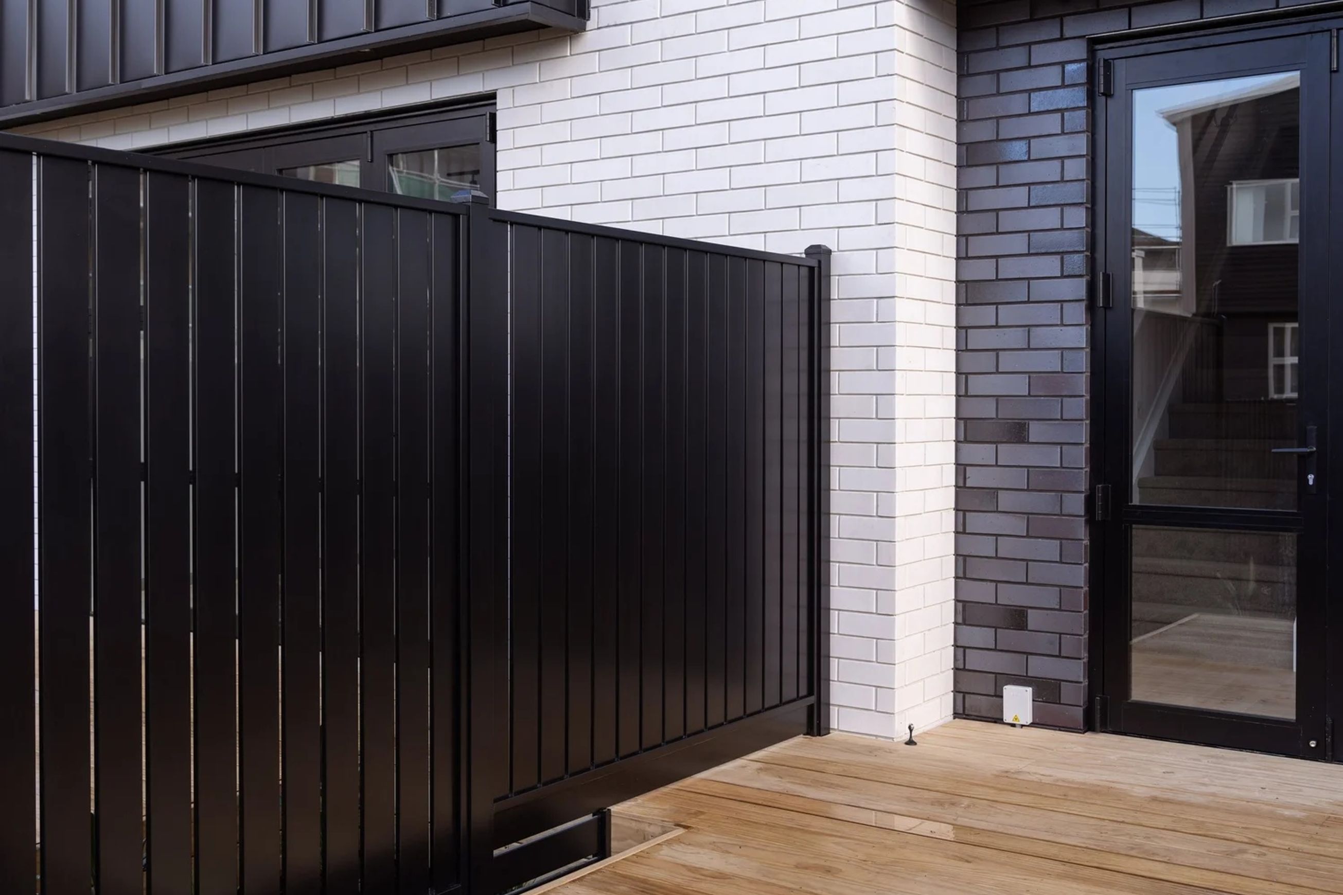 Mako Privacy Screening