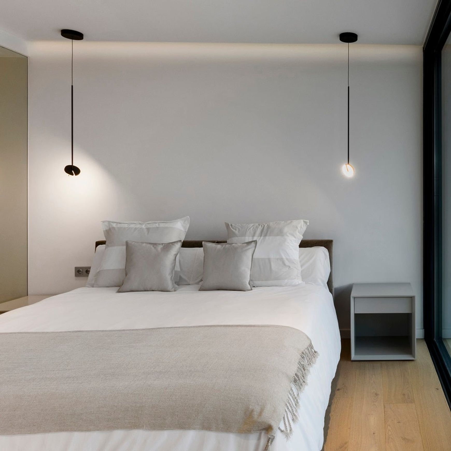 Rolla 1 Light Pendant in Matte Black