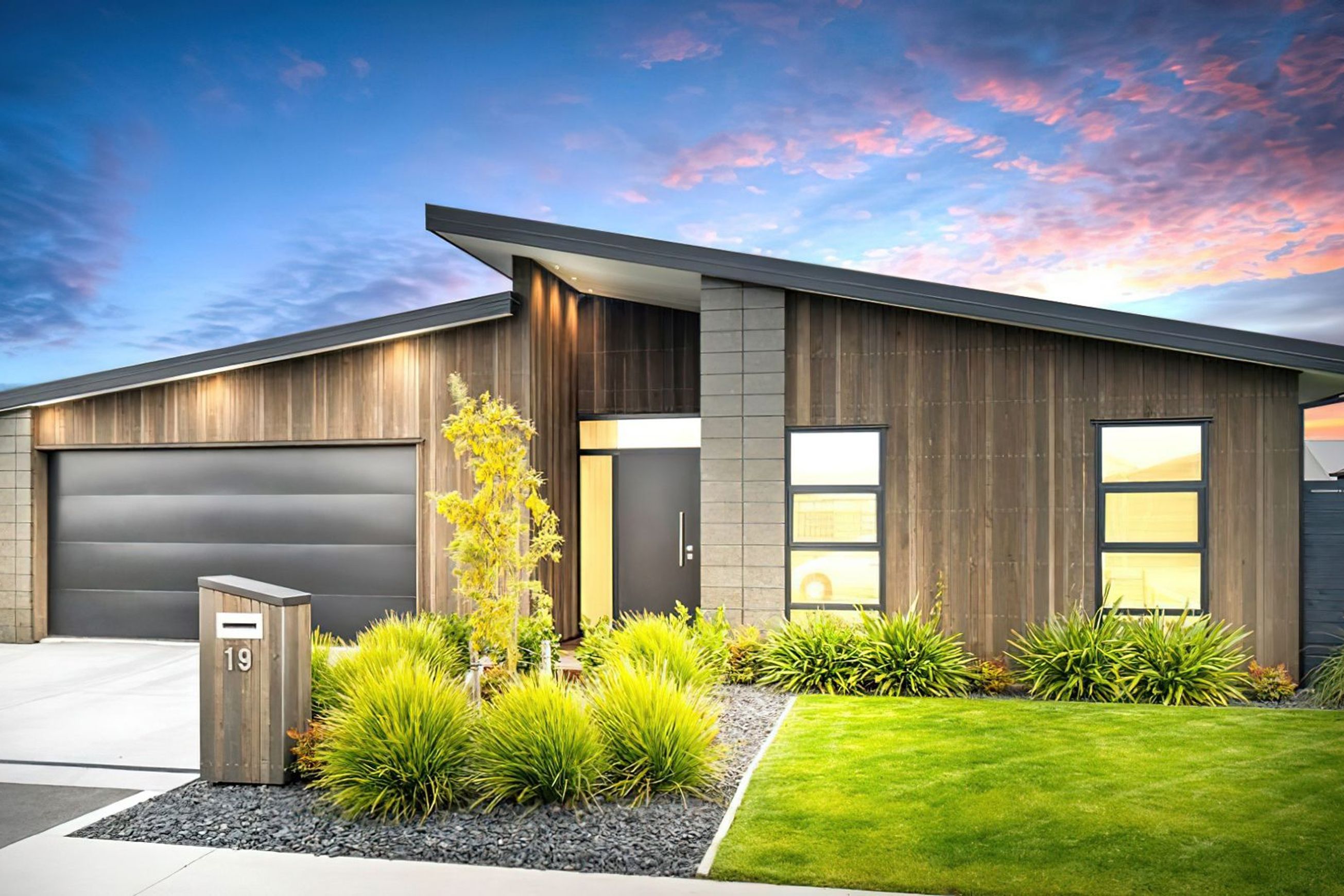Cladding | Sawn face – smokey grey oil/tint