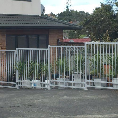 Lincoln - Tubular Garden & Residential Fence