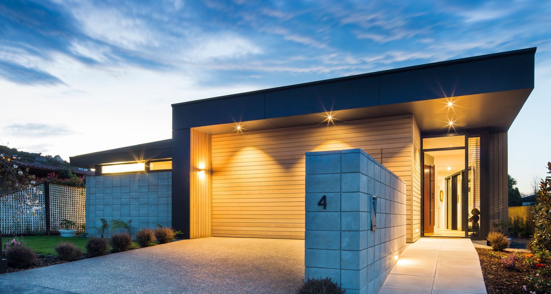 Cashmere Courtyard House banner
