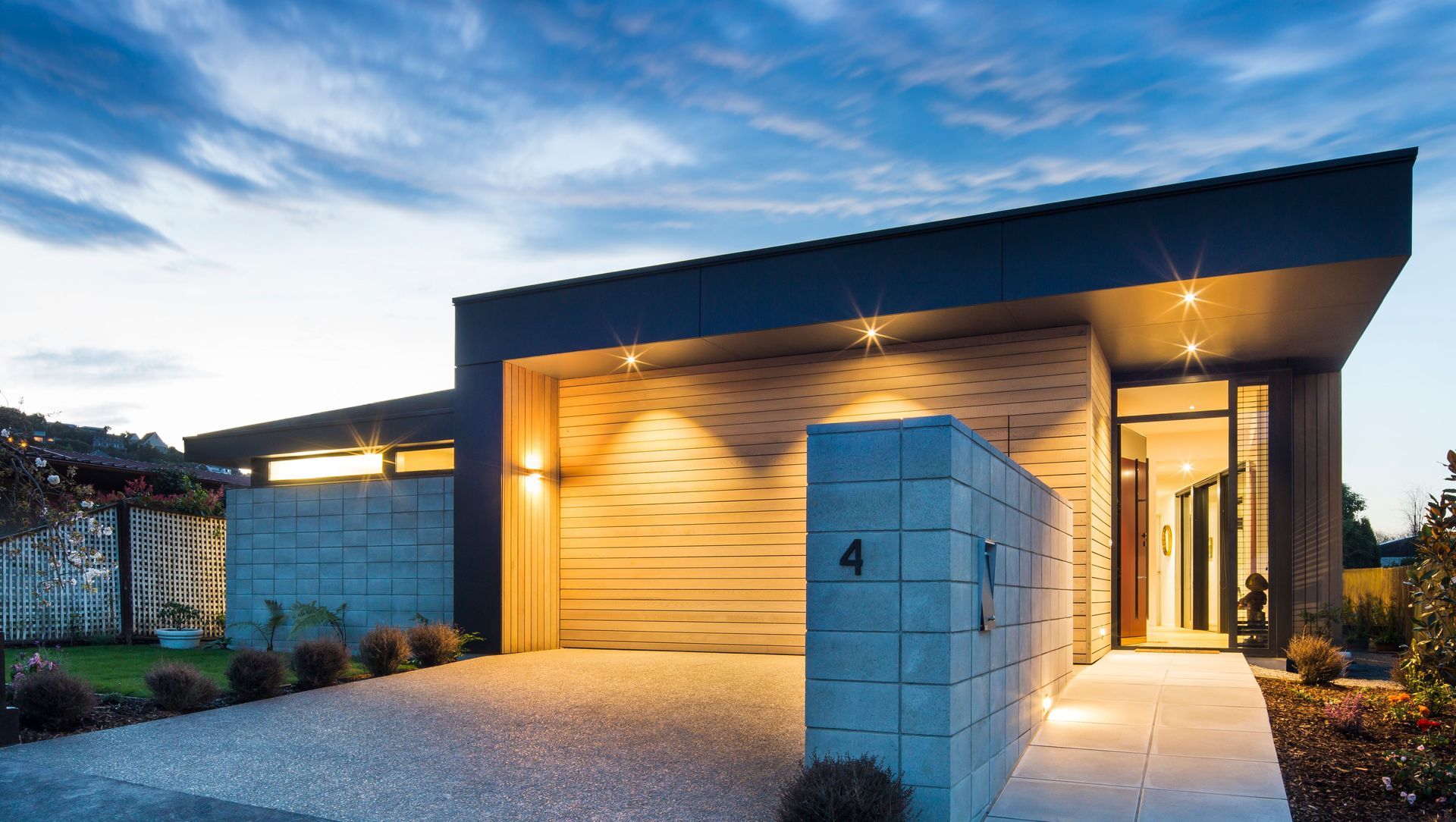Cashmere Courtyard House banner
