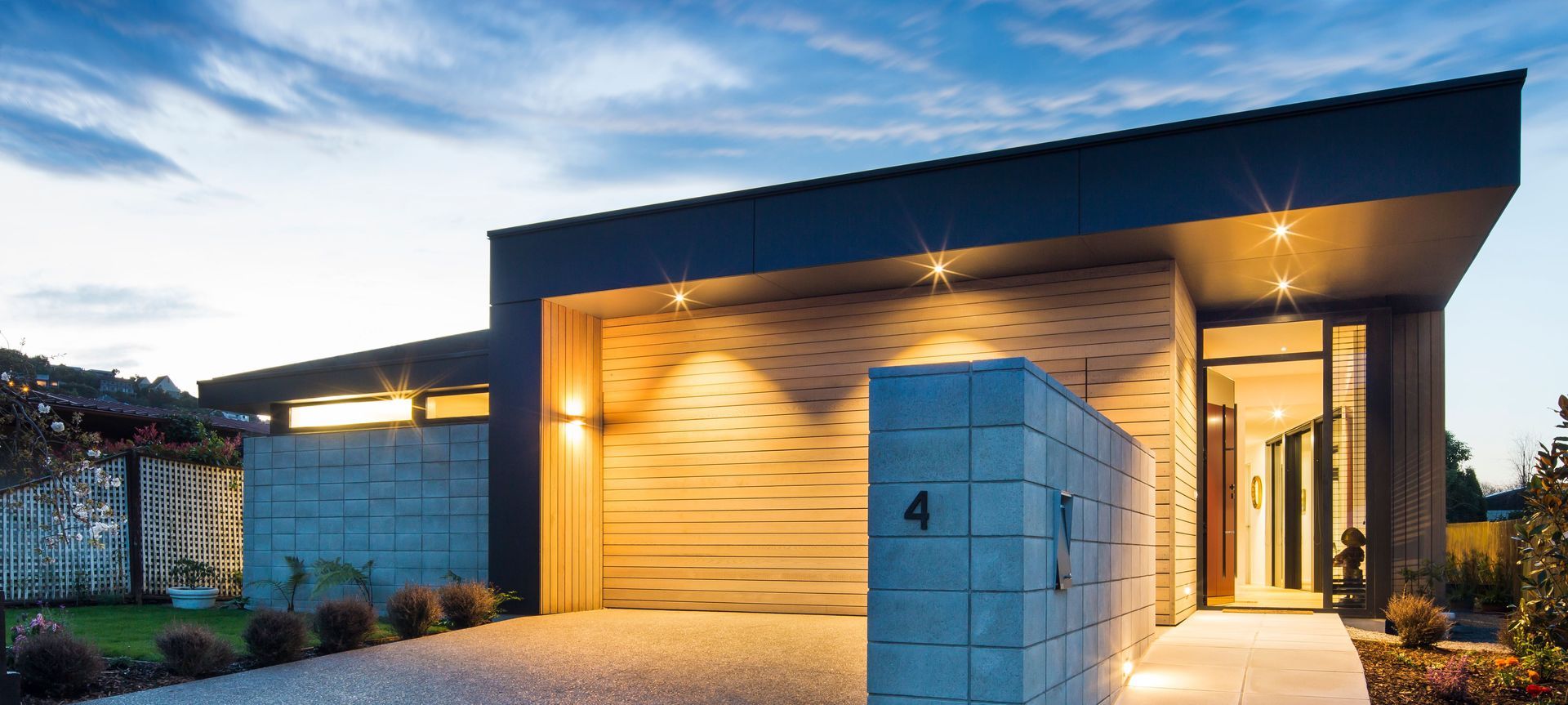 Cashmere Courtyard House banner