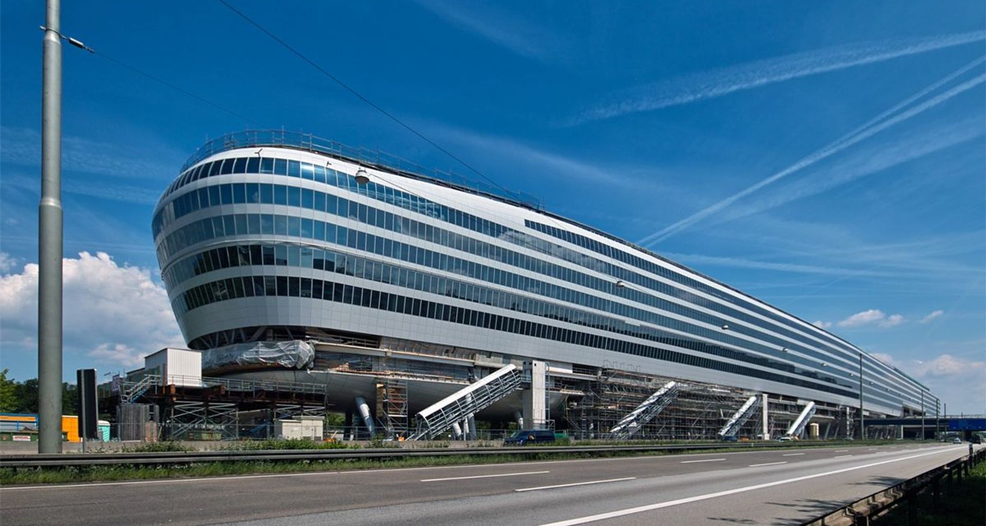 The Squaire (airrail Center) banner