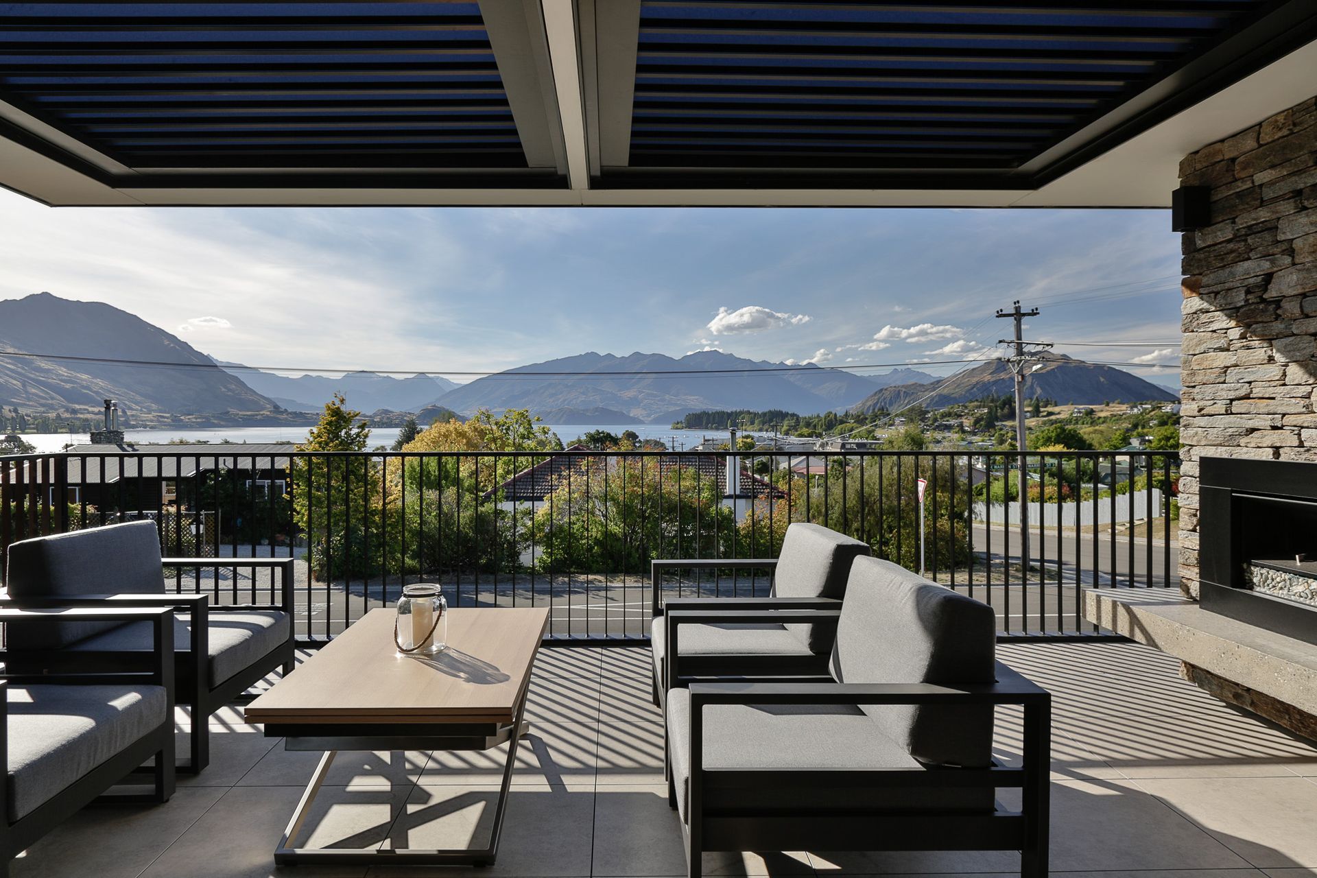 From its elevated position, the balcony enjoys far-reaching views out over the lake.
