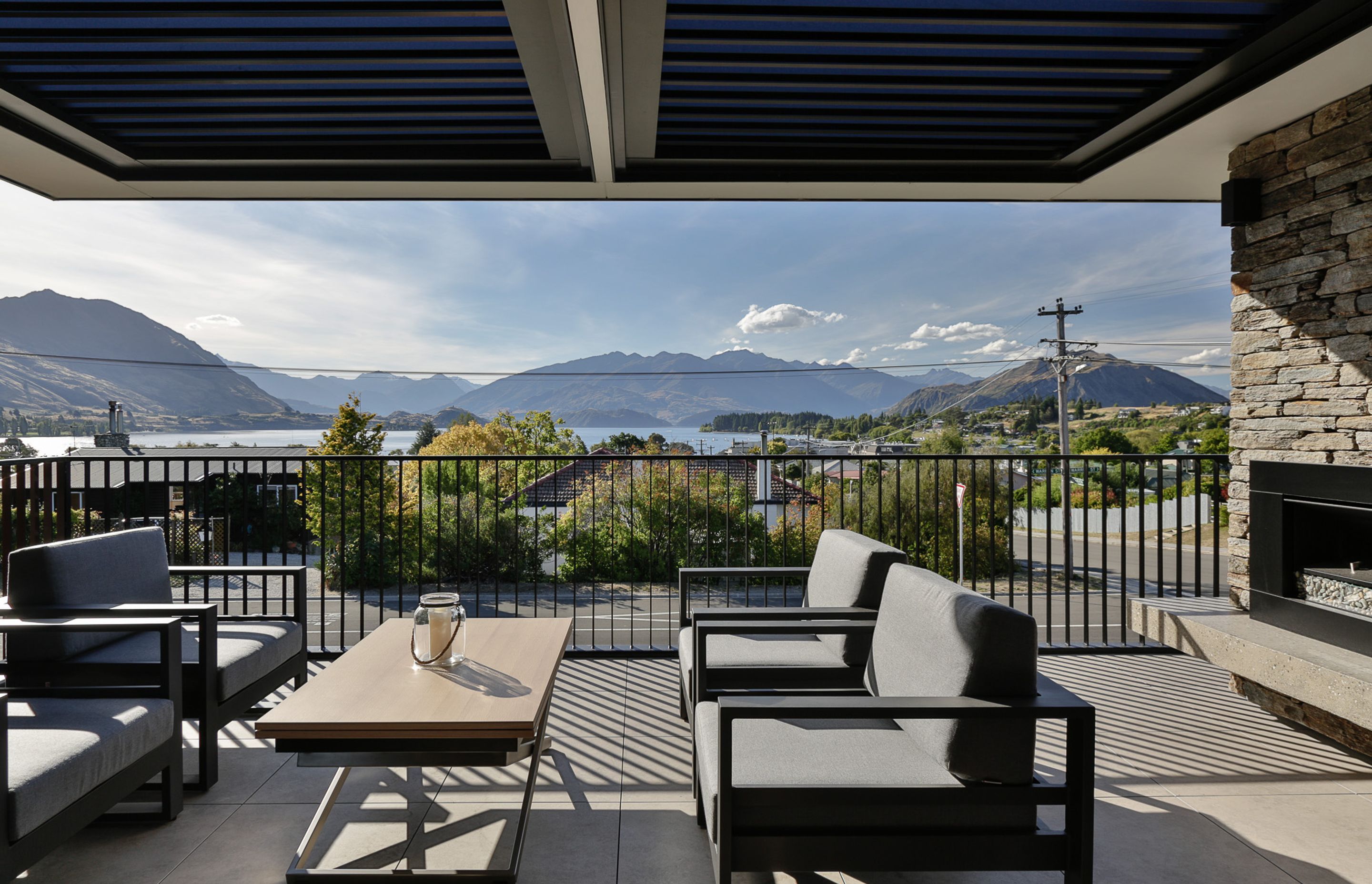From its elevated position, the balcony enjoys far-reaching views out over the lake.