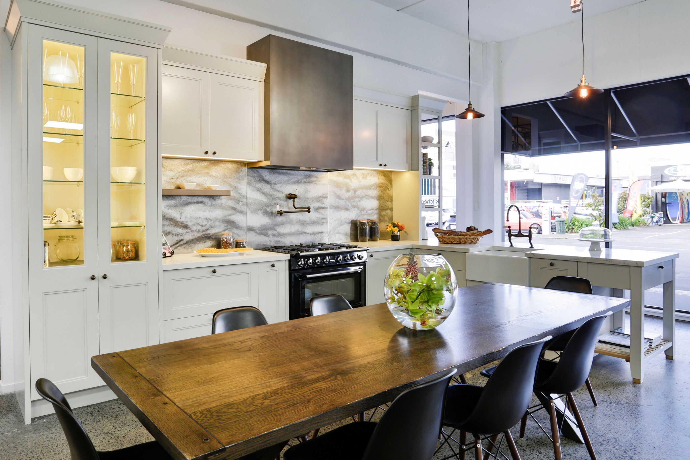 Traditional Studio Kitchen by Sue Gillbanks