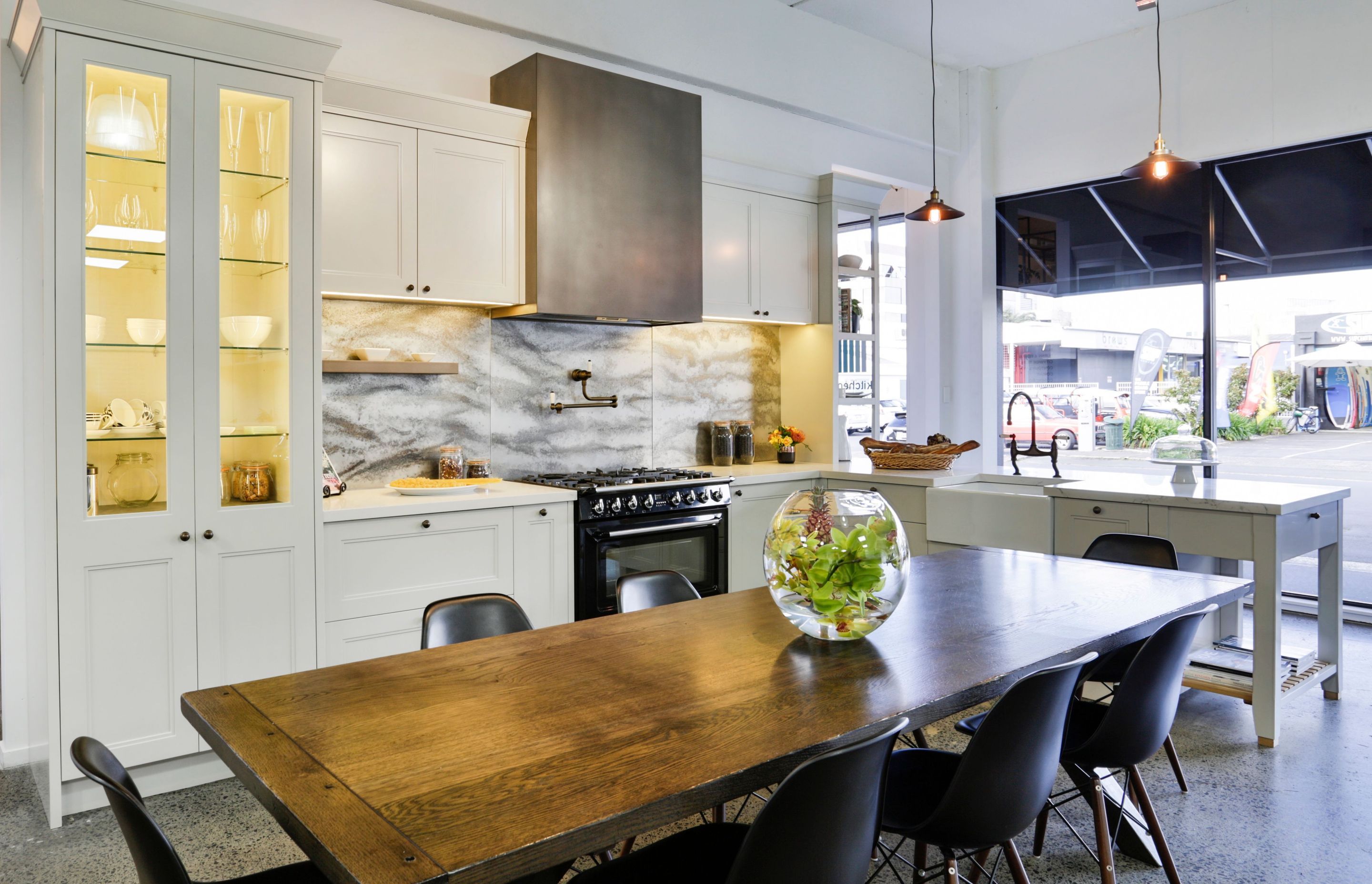 Traditional Studio Kitchen by Sue Gillbanks