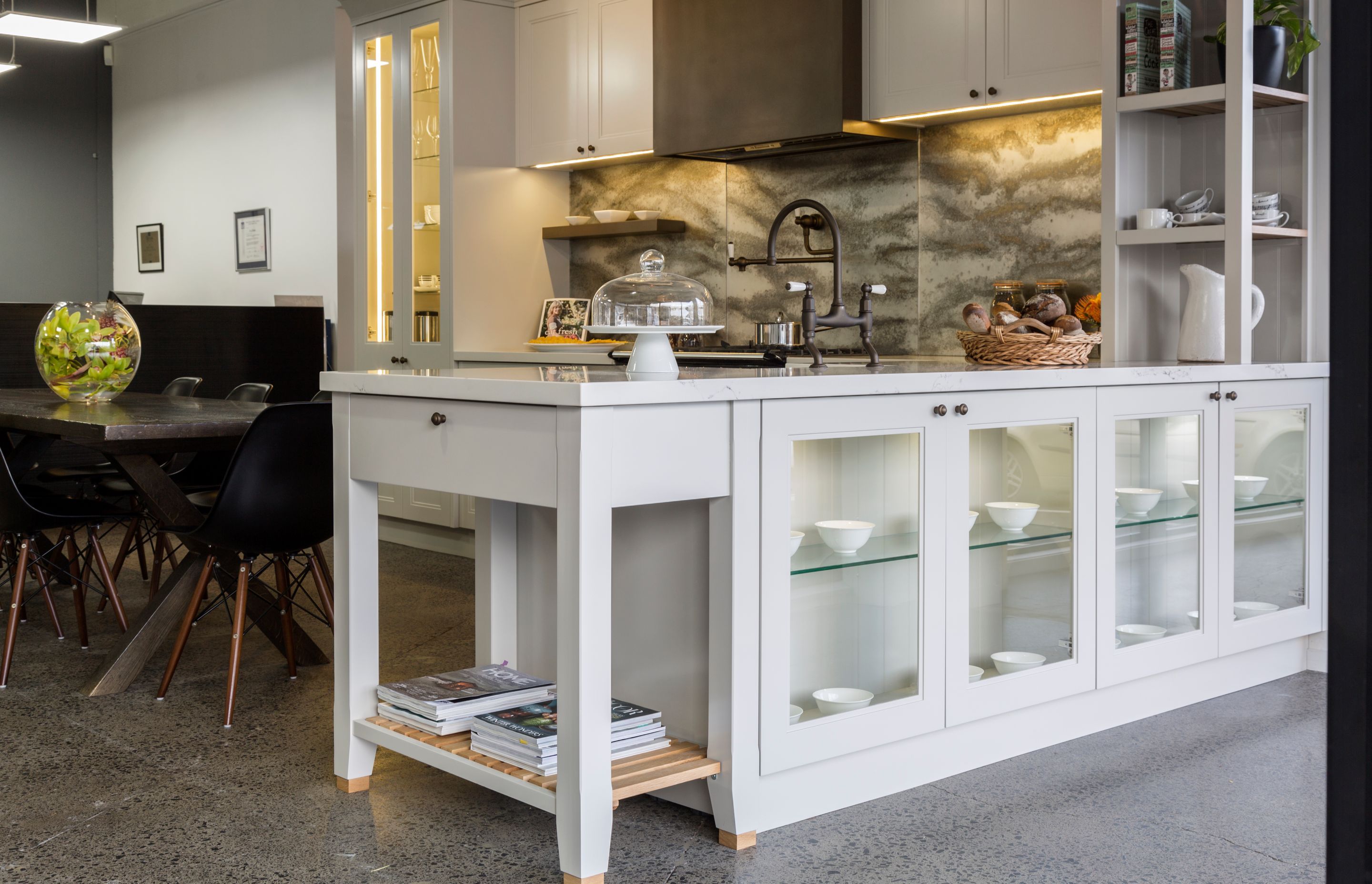 Traditional Studio Kitchen by Sue Gillbanks