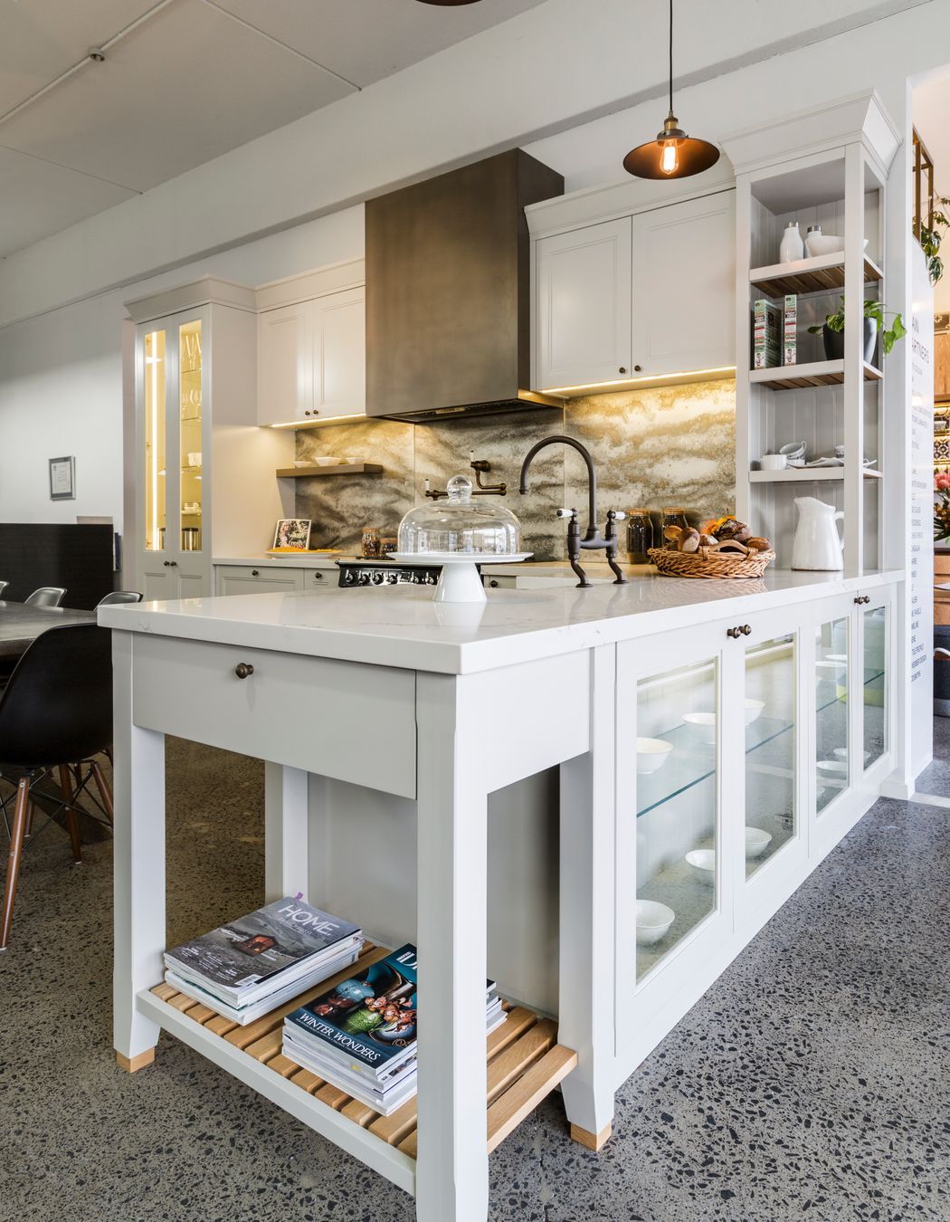 Traditional Studio Kitchen by Sue Gillbanks