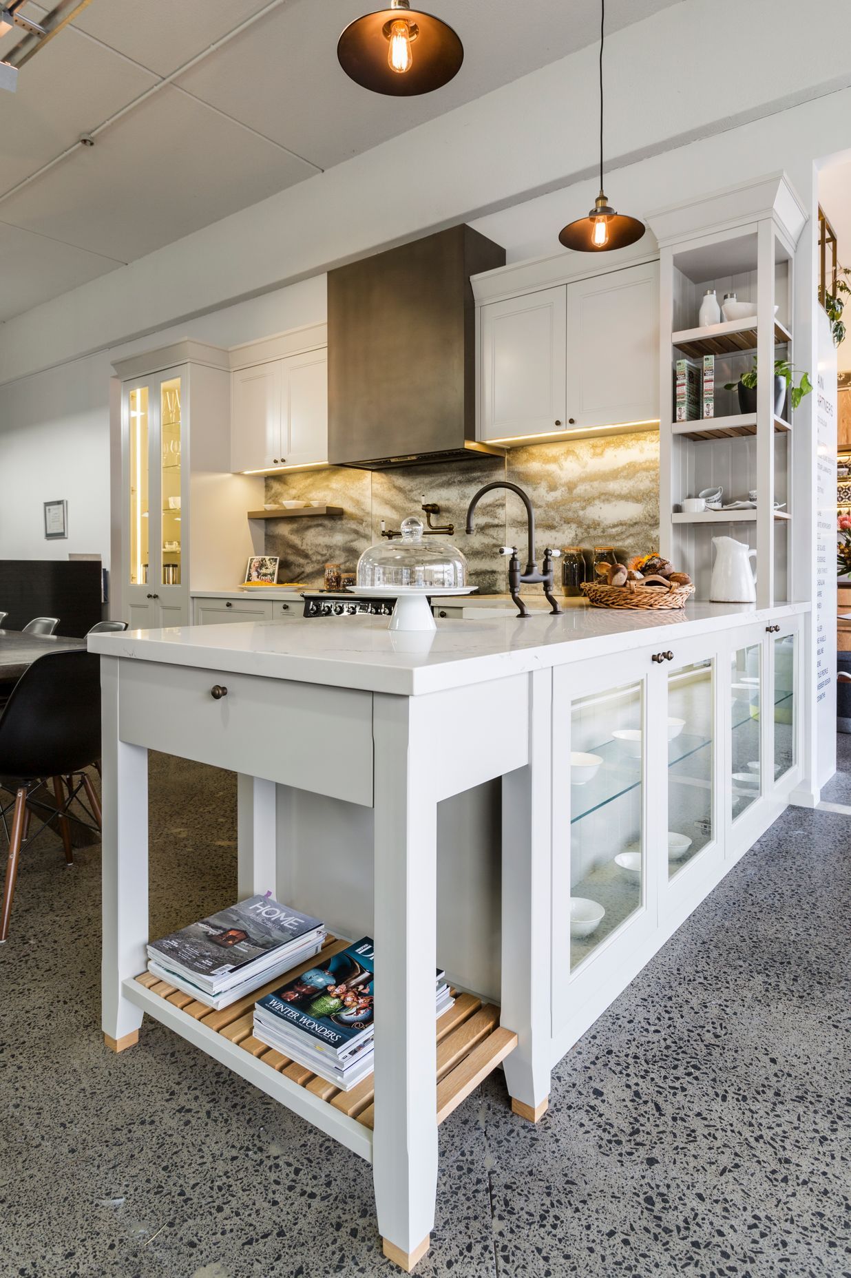 Traditional Studio Kitchen by Sue Gillbanks