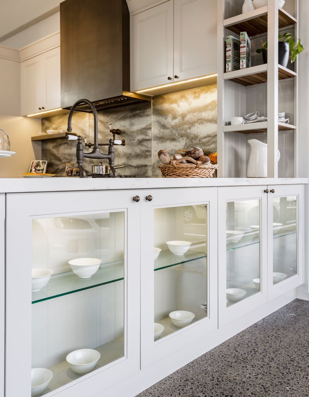Traditional Studio Kitchen by Sue Gillbanks