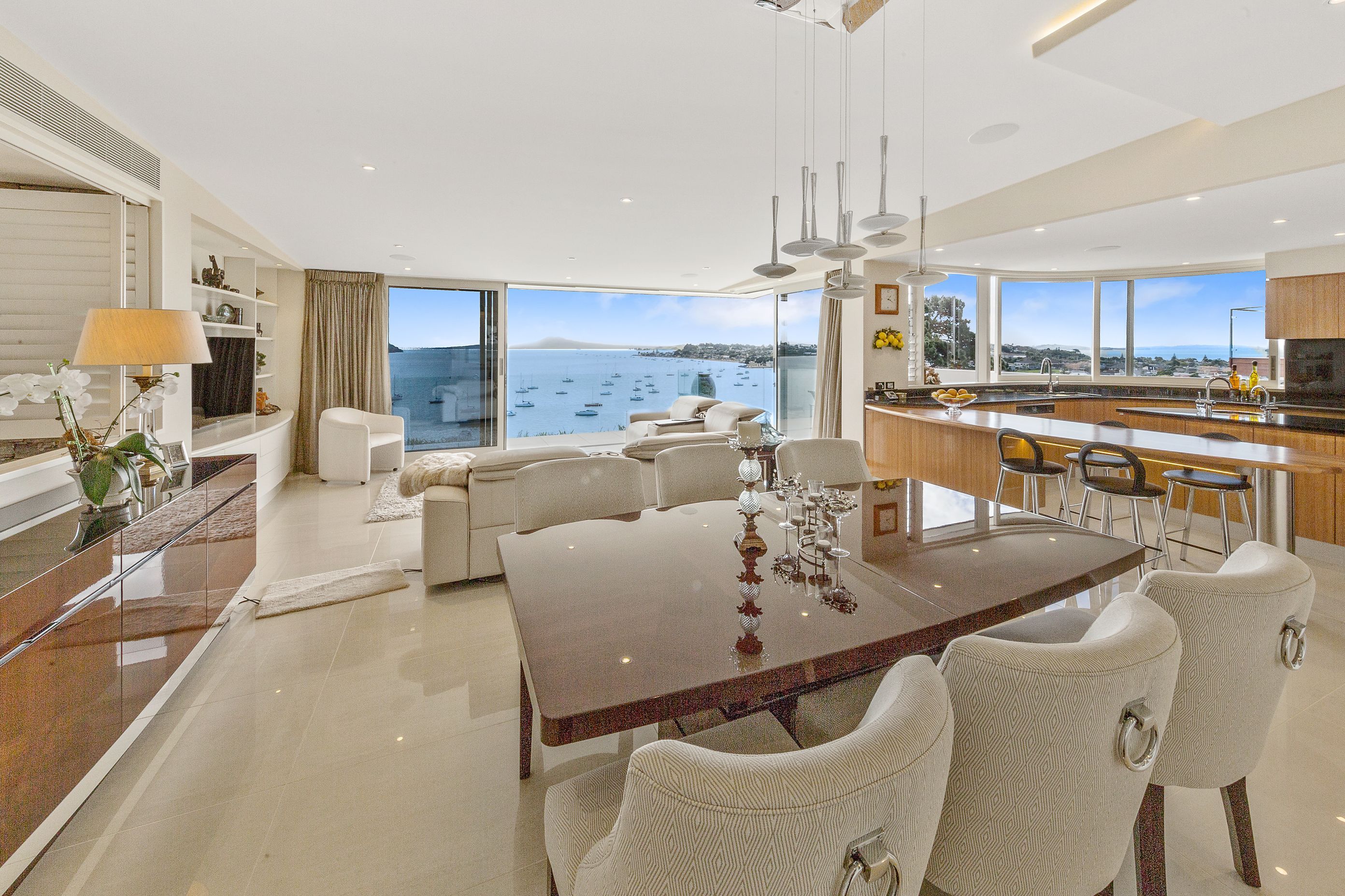 Takutai Ave, Half Moon Bay 