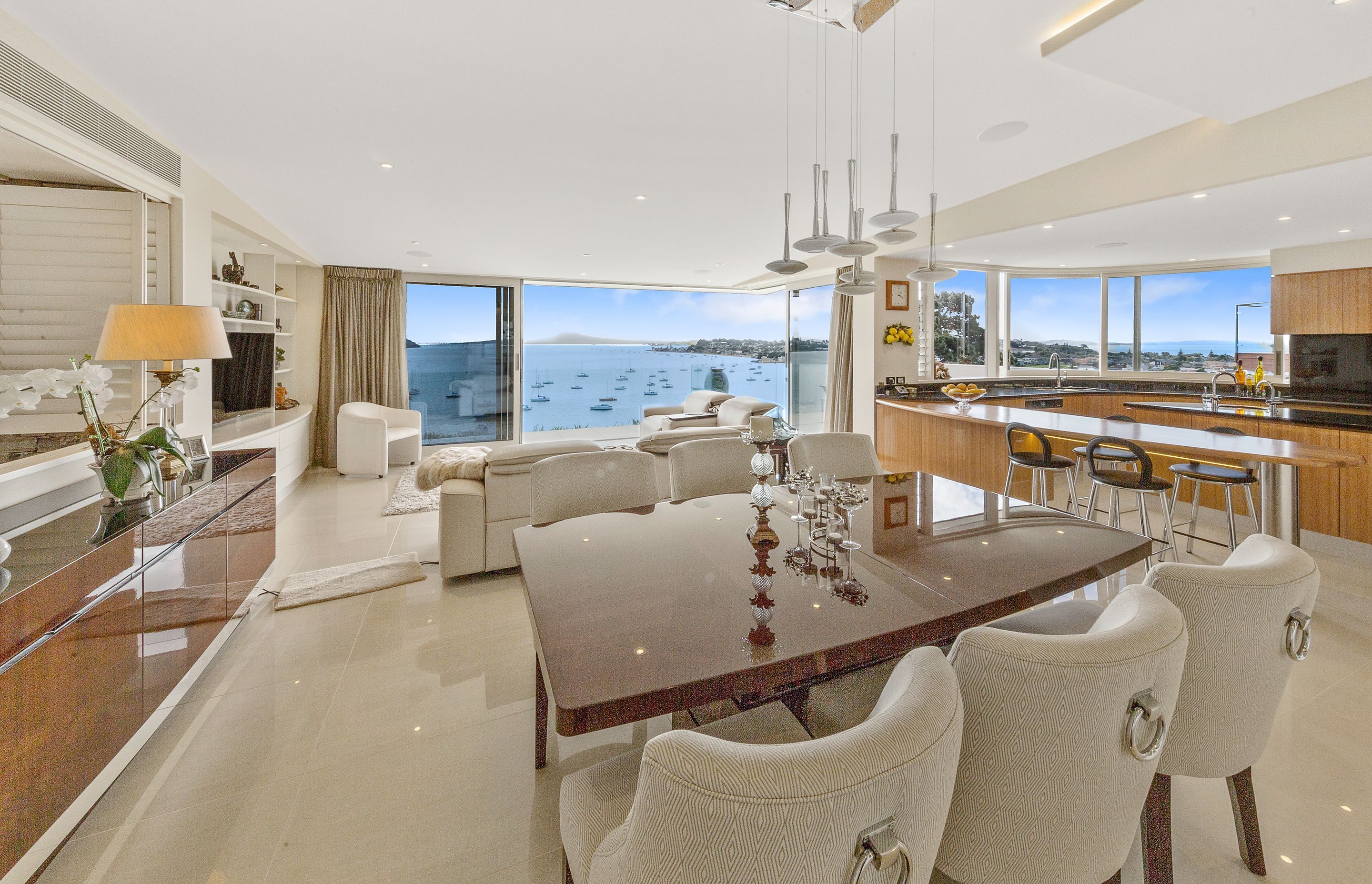 Takutai Ave, Half Moon Bay
