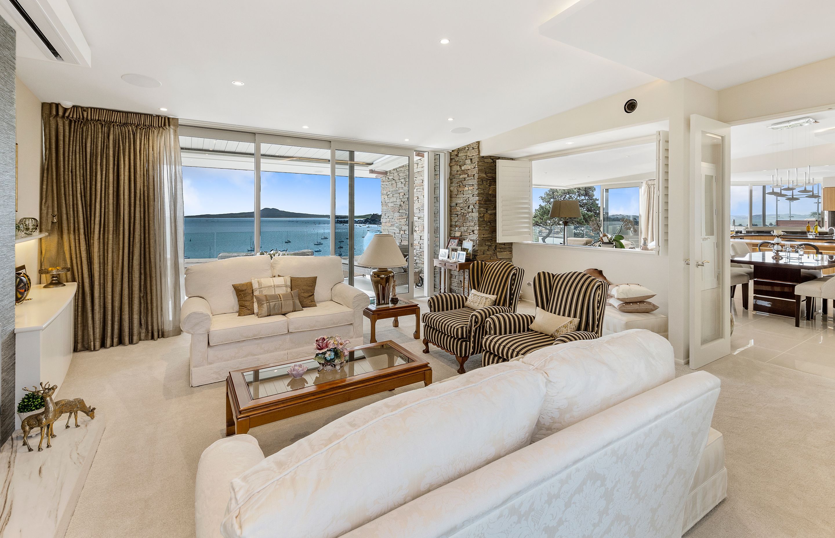 Takutai Ave, Half Moon Bay