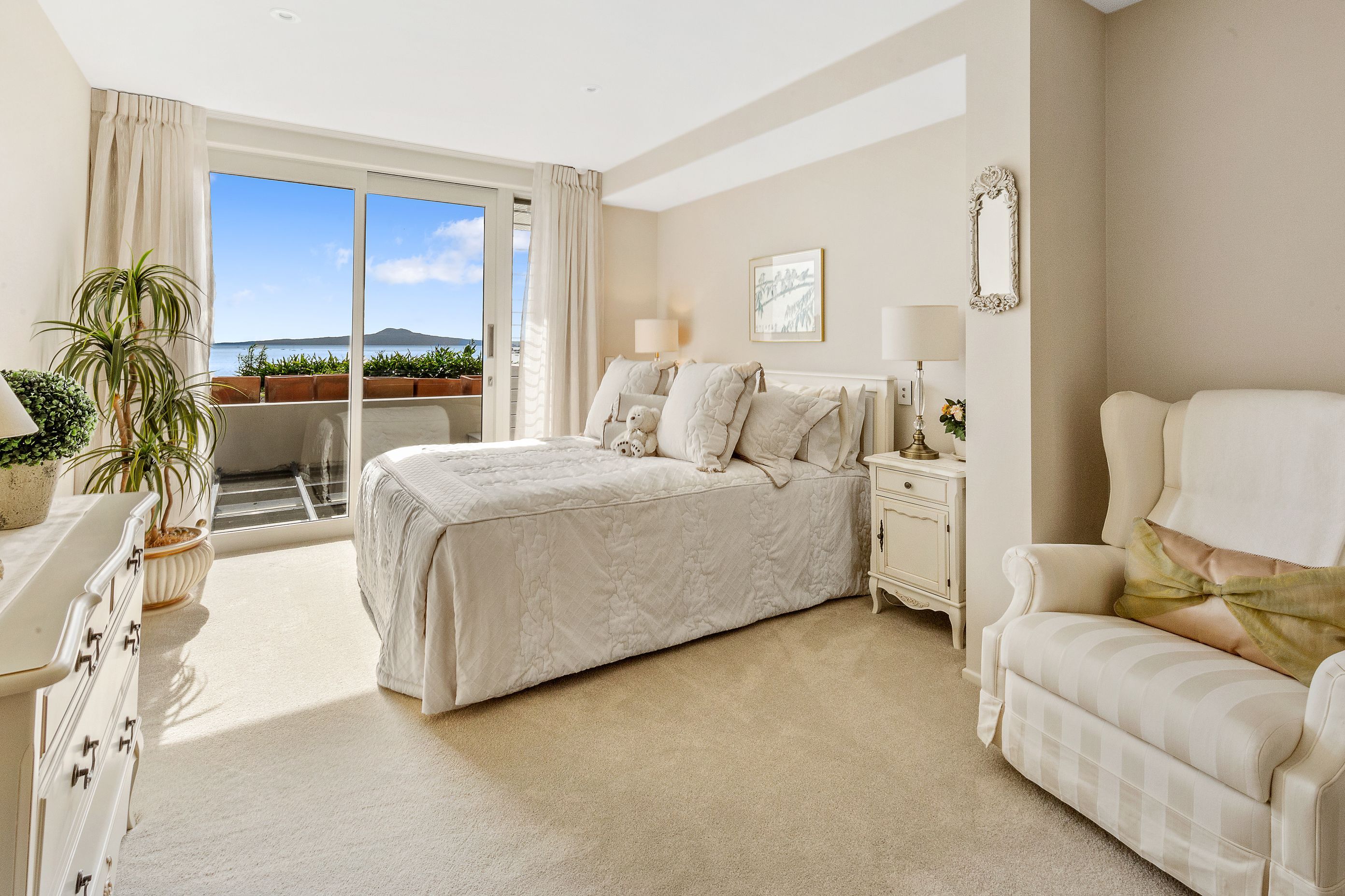 Takutai Ave, Half Moon Bay 
