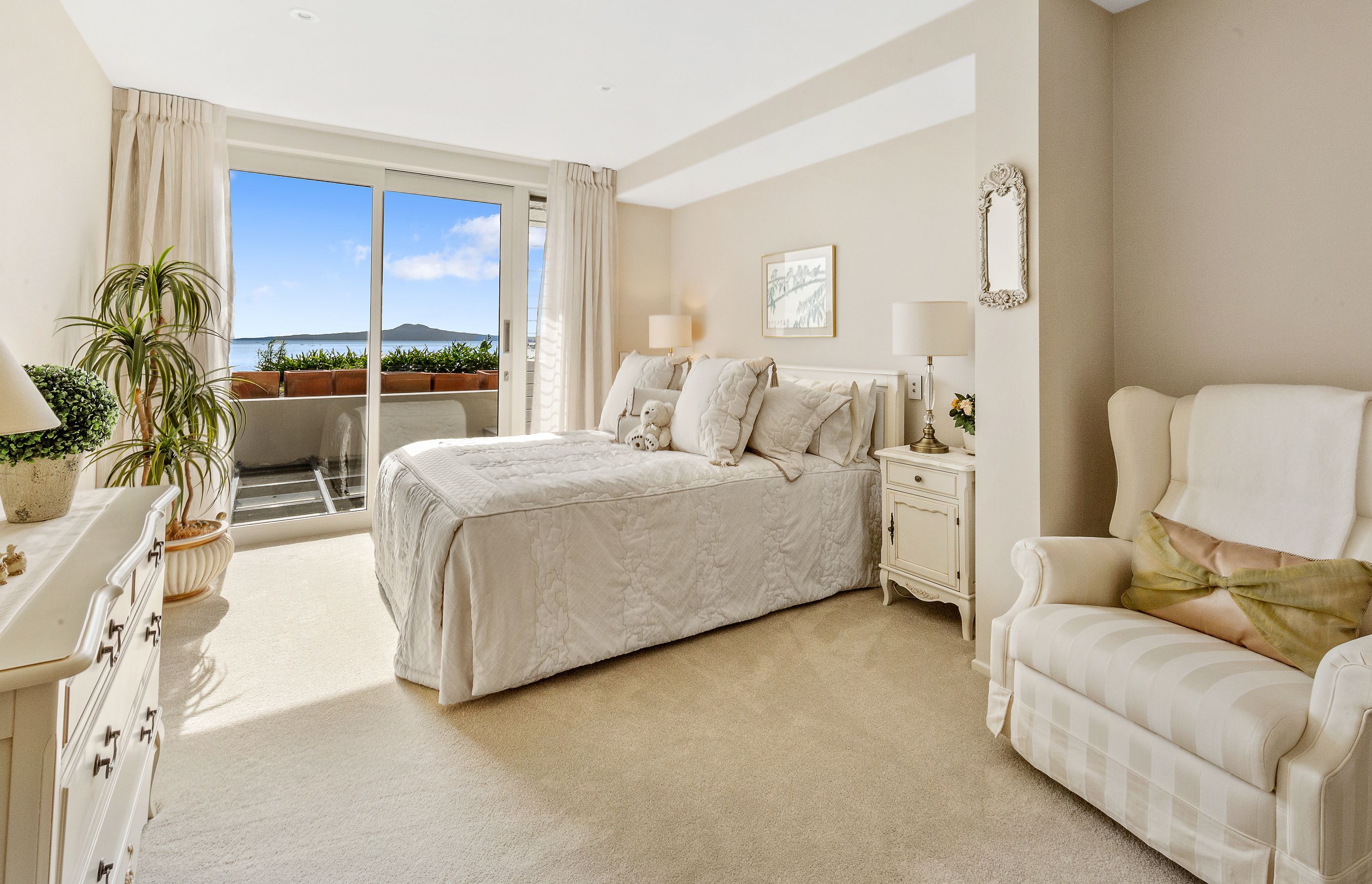 Takutai Ave, Half Moon Bay