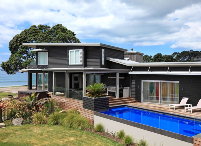 Red Beach Family House