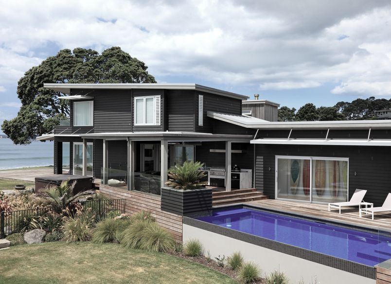 Red Beach Family House