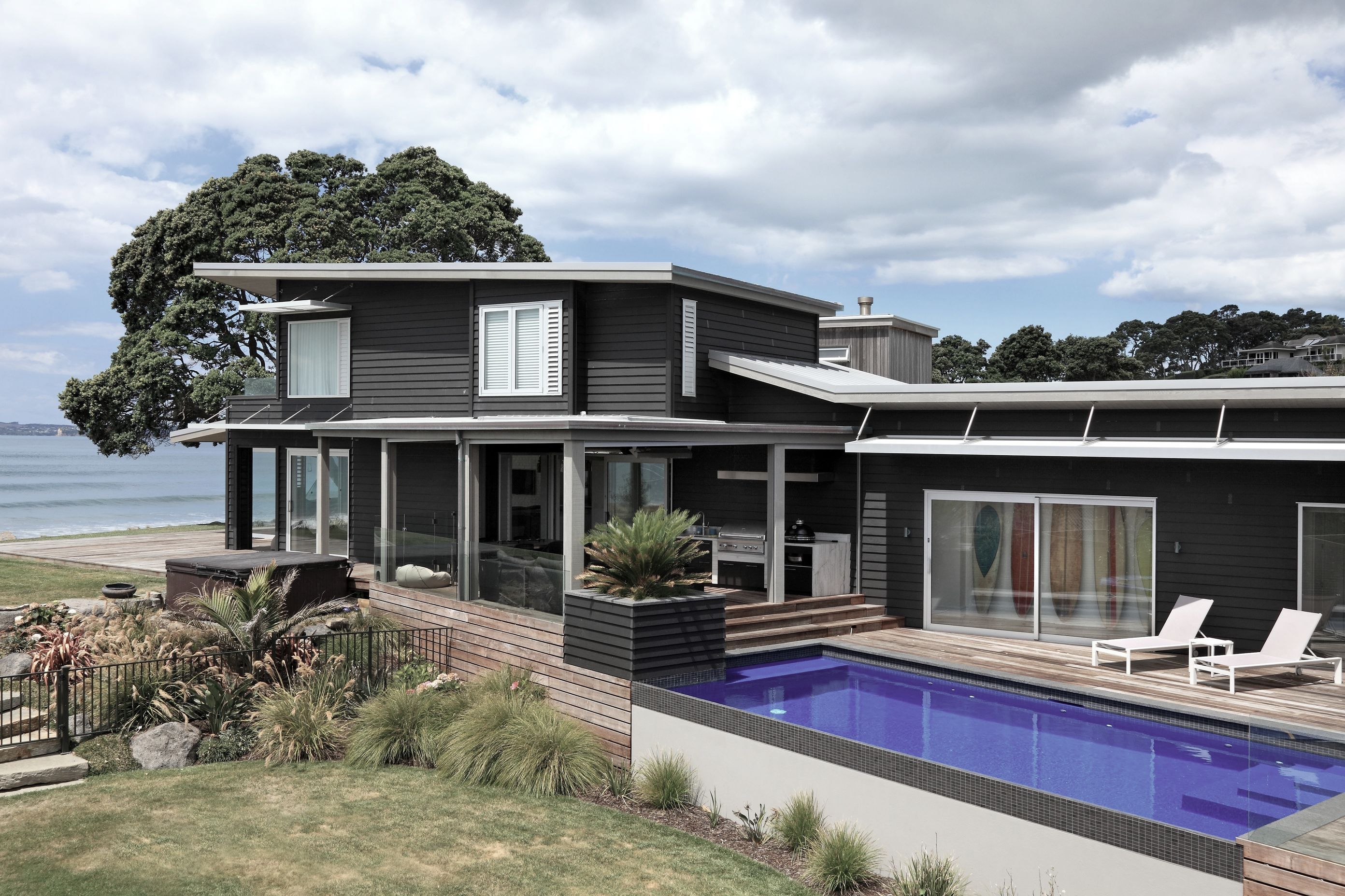 Red Beach Family House