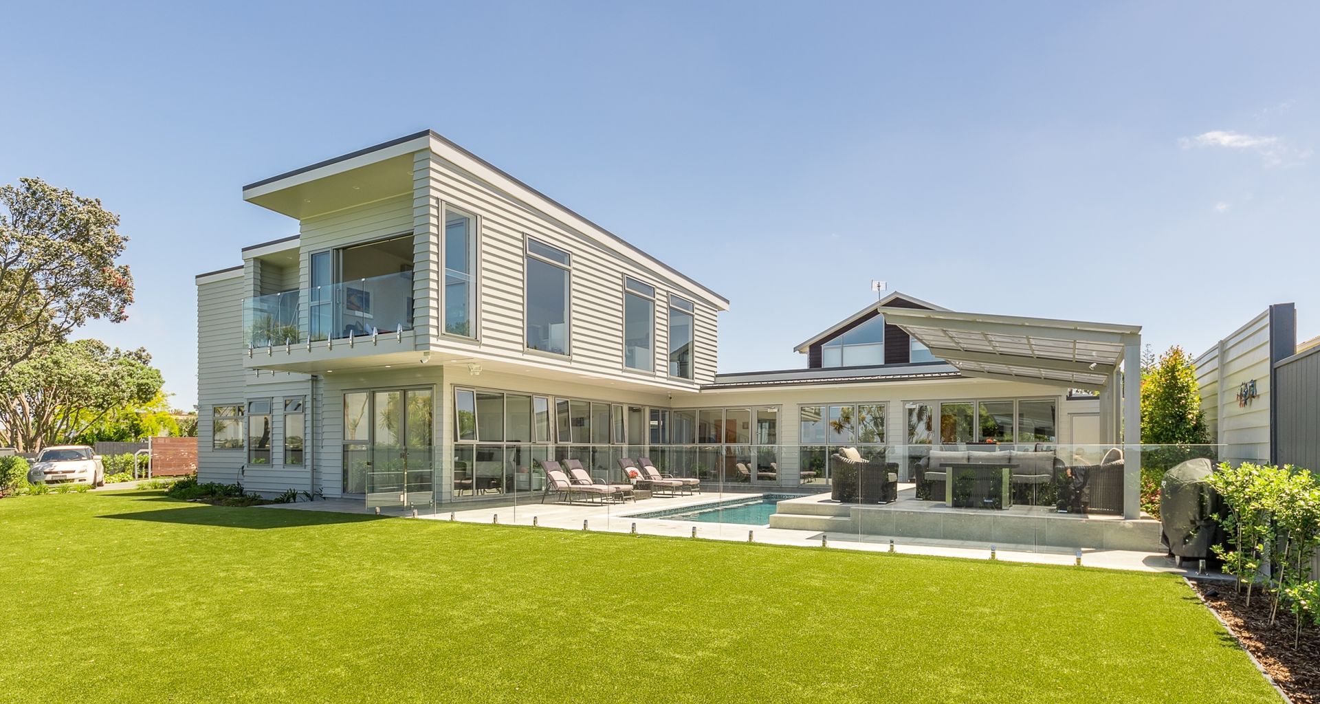 House by the sea in Auckland banner